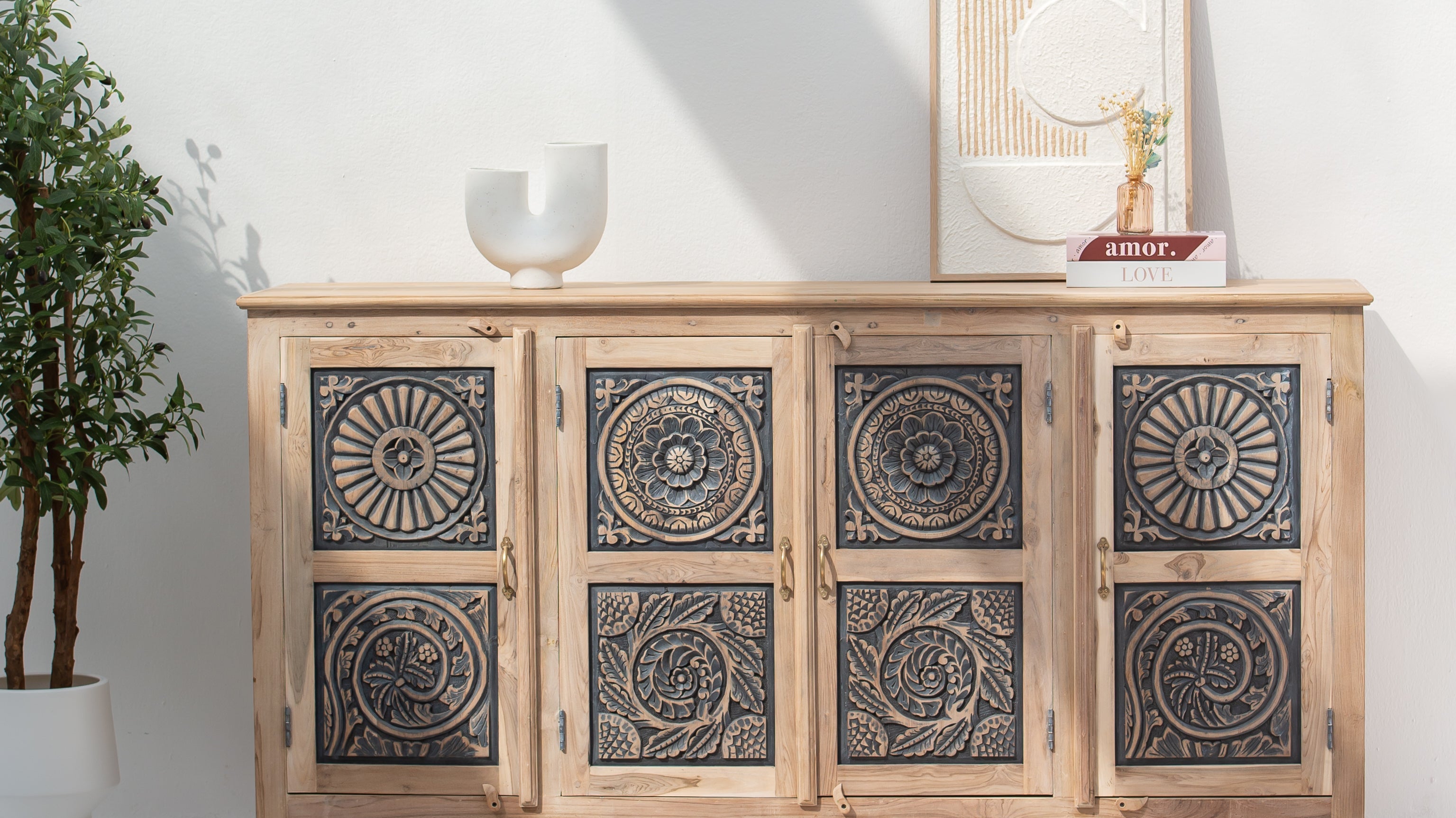 Vintage Furniture Dubai: Styling Tips & Where to Buy