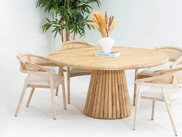 Criteria of Choosing a Wooden Dining Table for the Purpose of Daily Usage