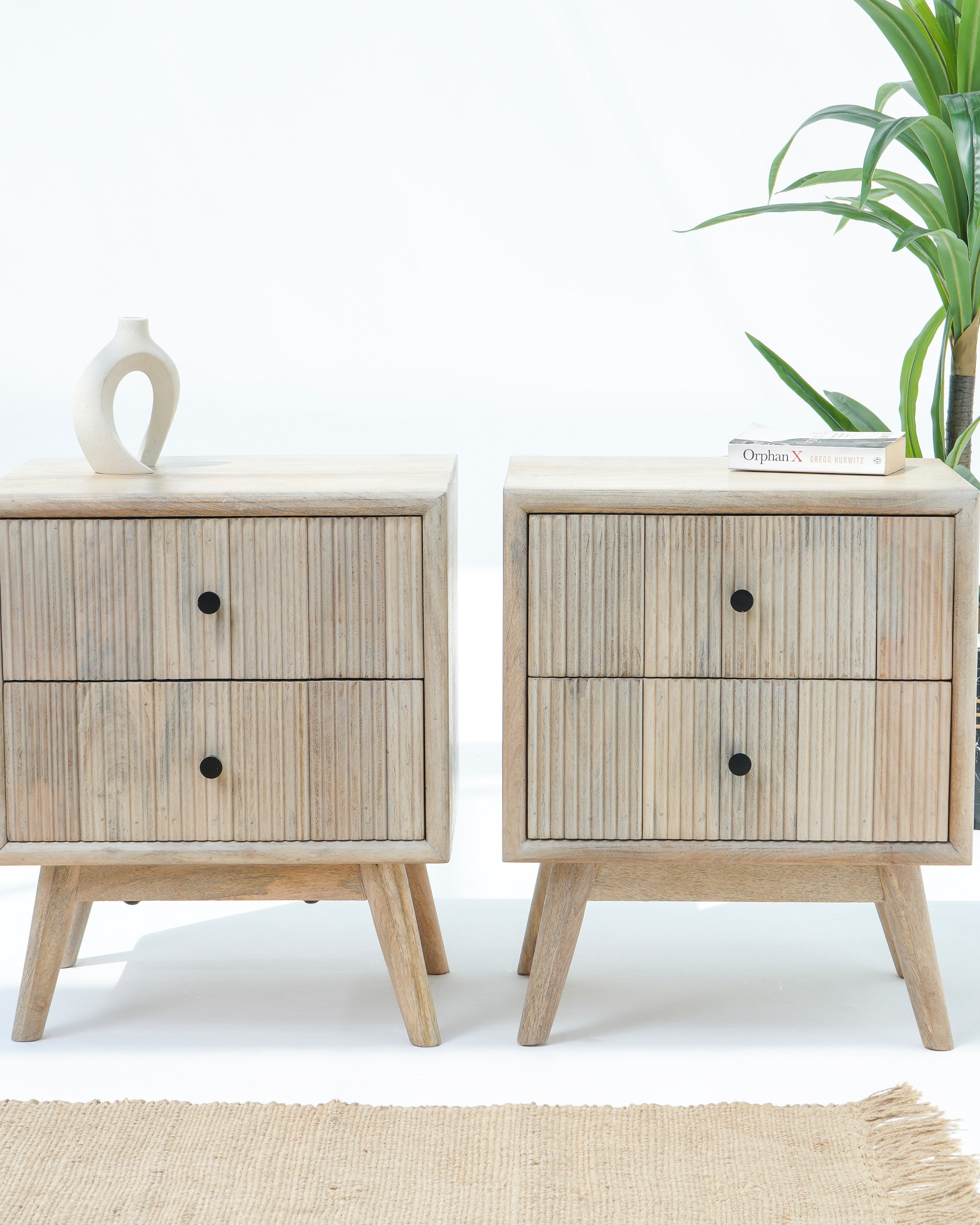 BEDSIDE TABLE / NIGHTSTAND TABLE