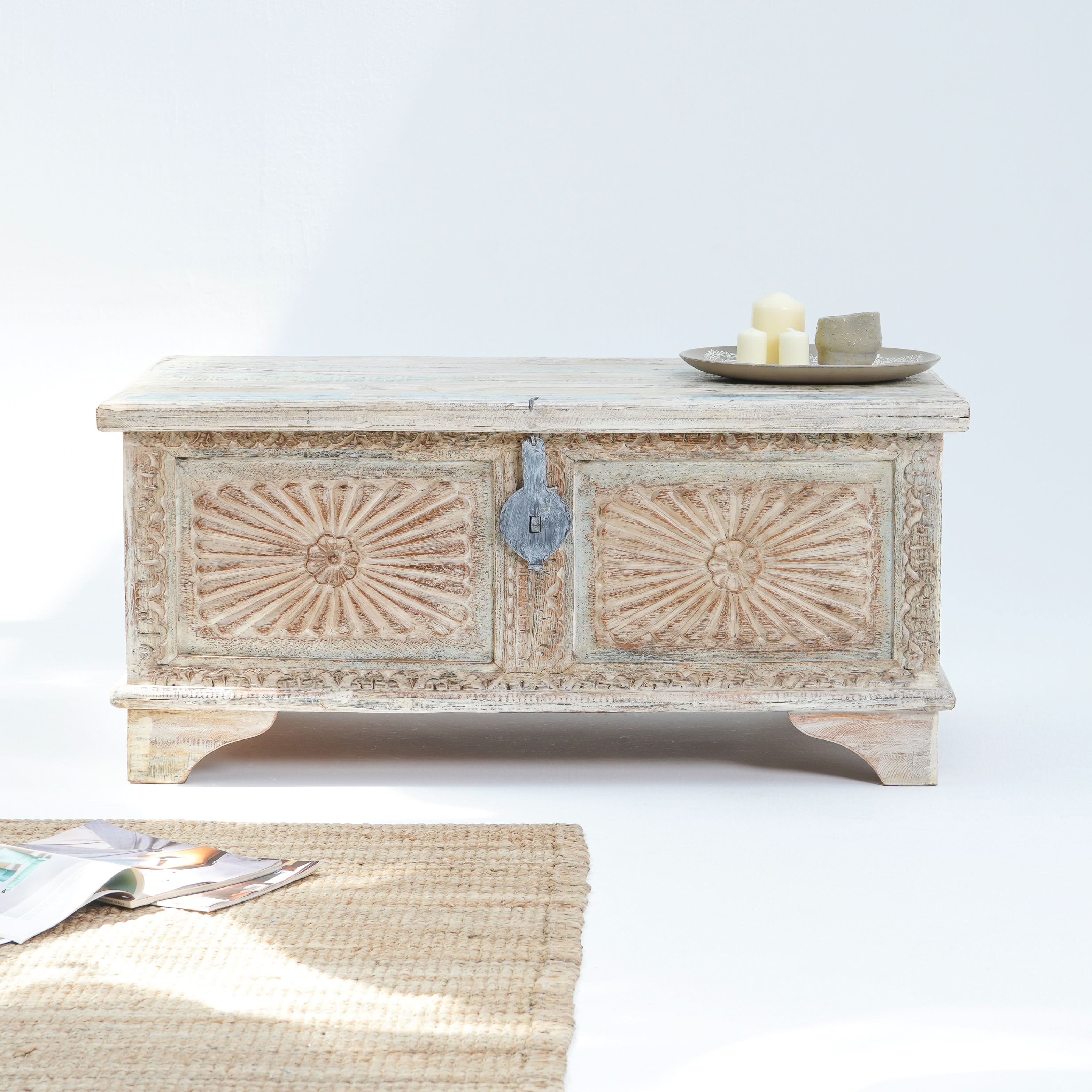 WOODEN ANTIQUE BOX - Art and craft furniture