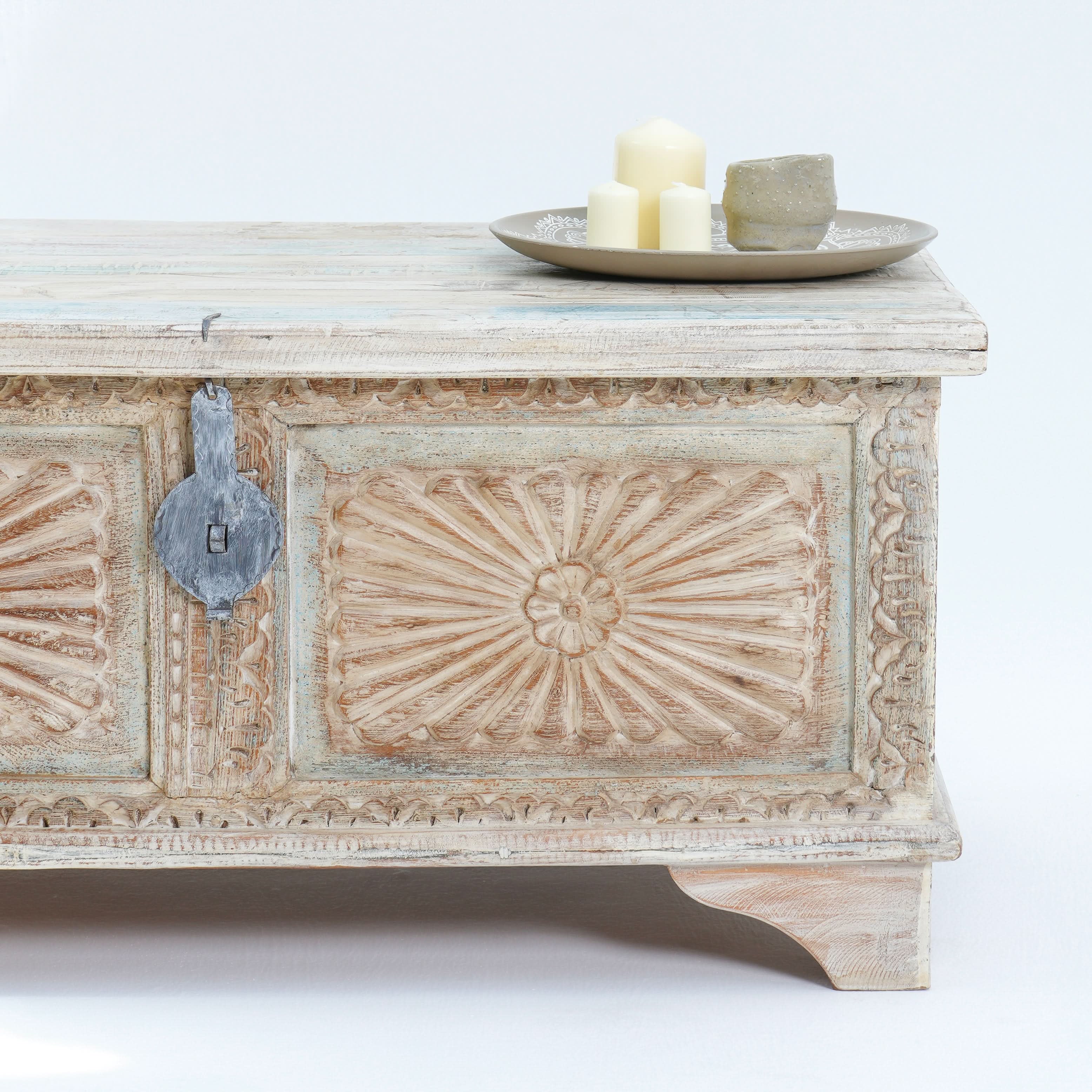 WOODEN ANTIQUE BOX - Art and craft furniture