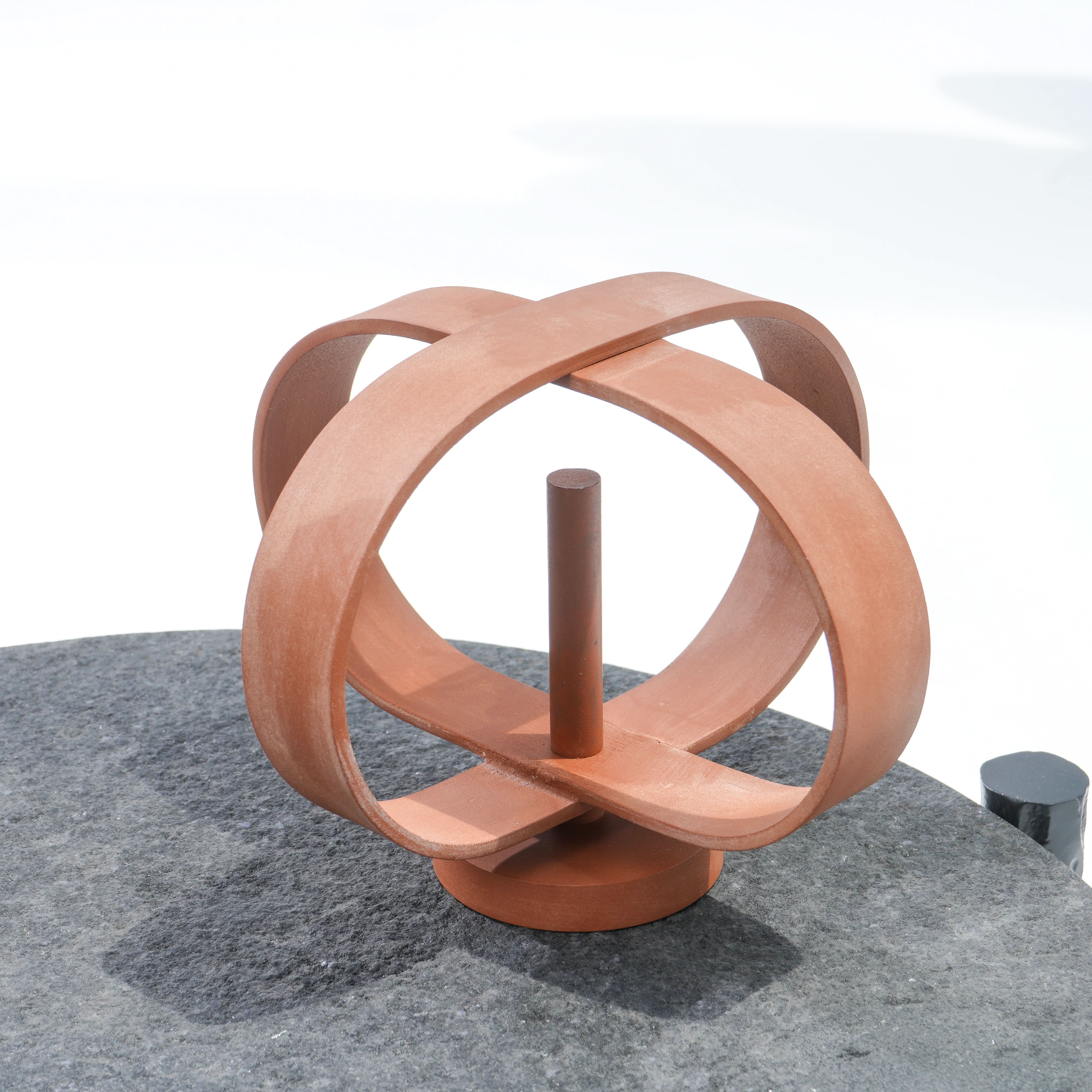 HARMONIOUS PILLAR HOLDER - Art and craft furniture
