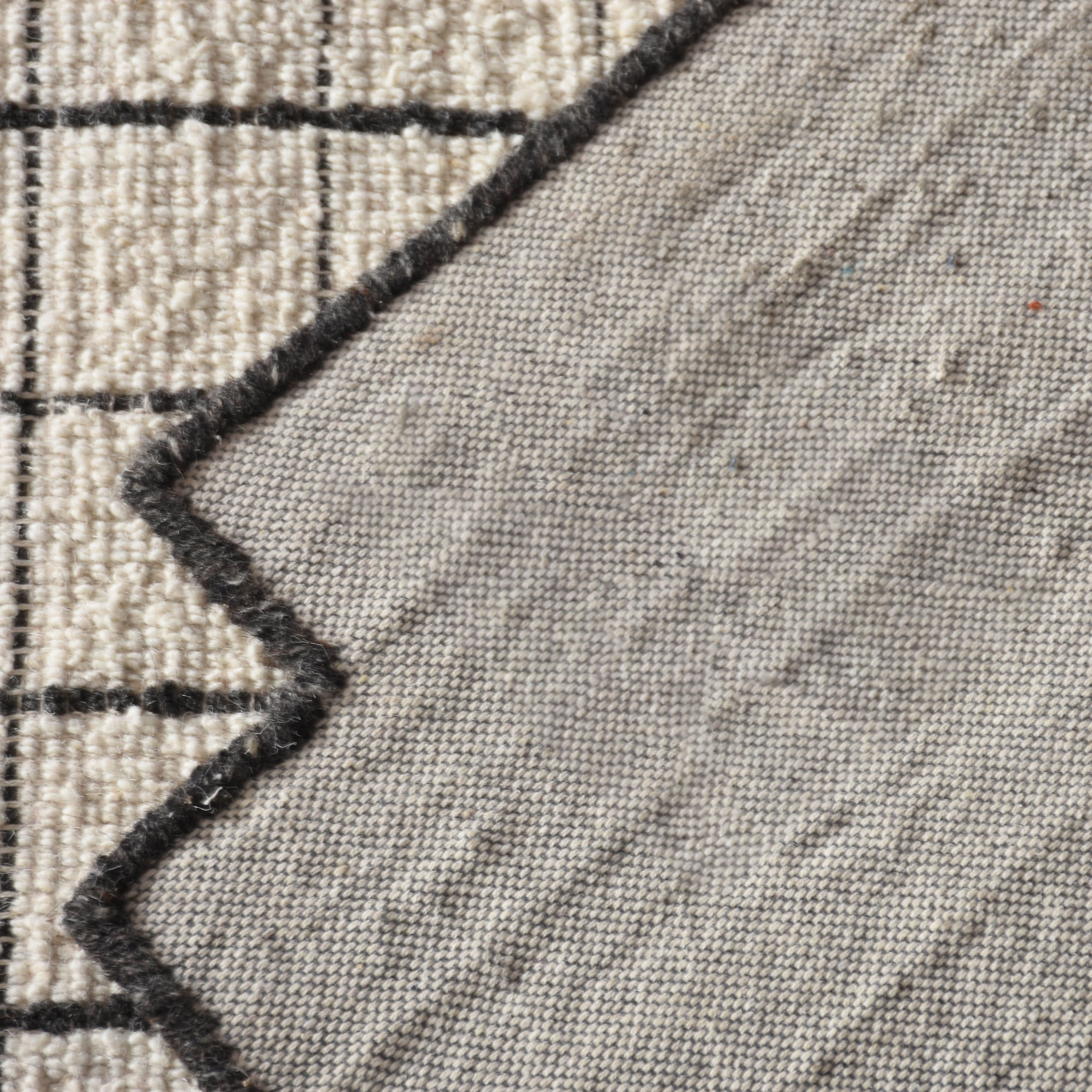 DRAYLE HAND WOVEN WOOL CARPET - Art and craft furniture
