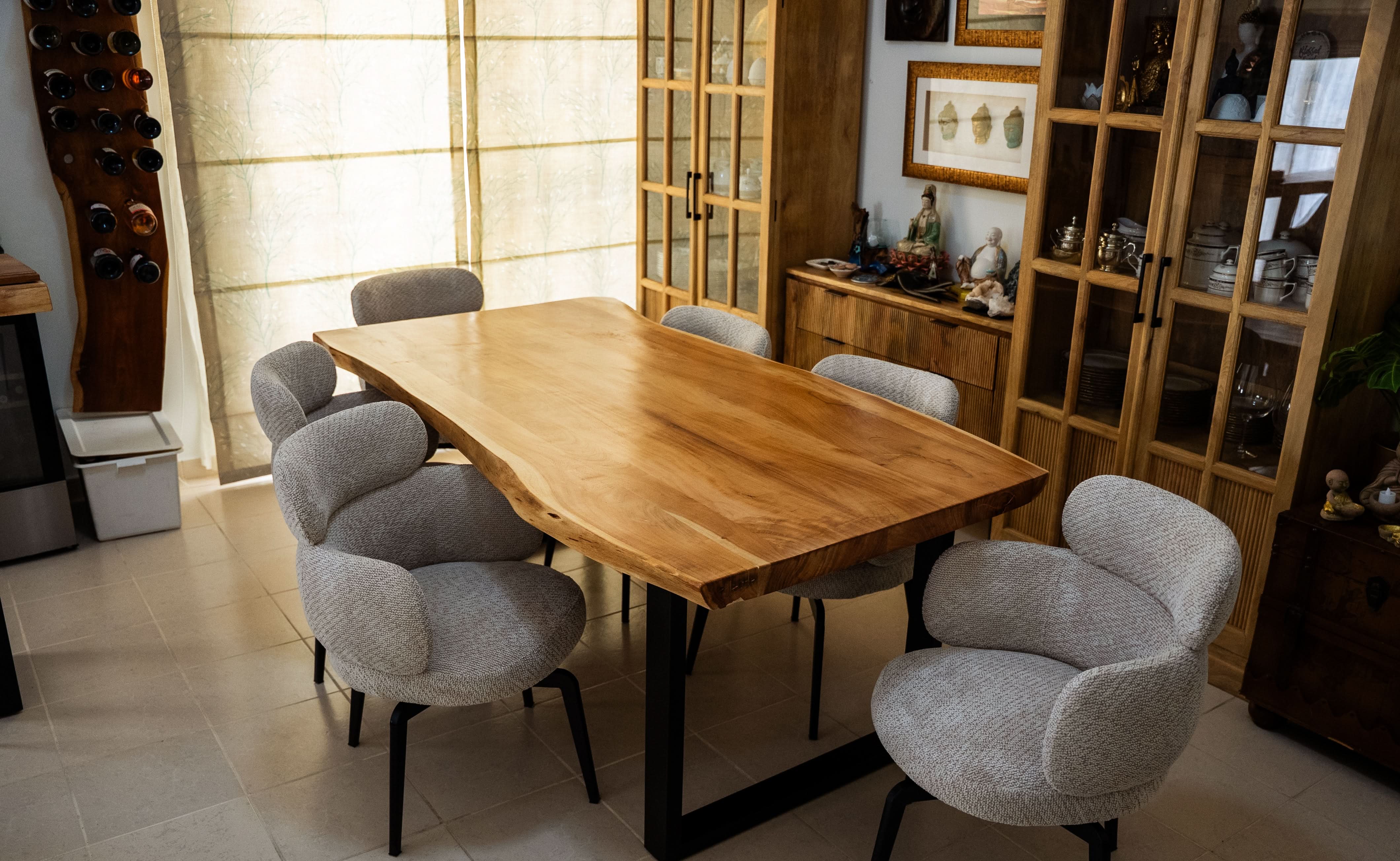 LIVE-EDGE ACACIA WOOD DINING TABLE - Art and craft furniture