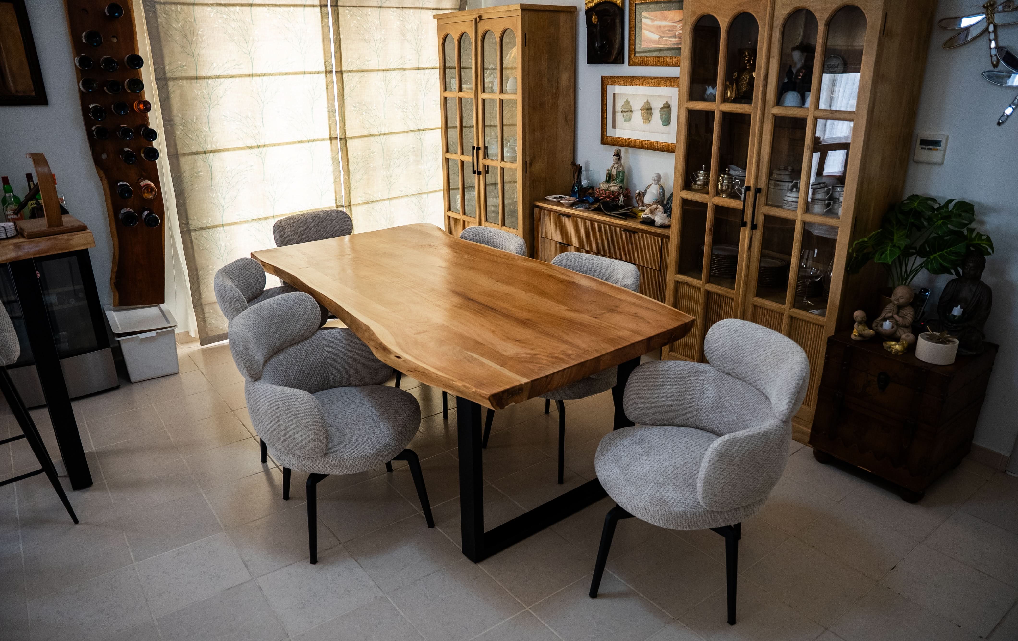 LIVE-EDGE ACACIA WOOD DINING TABLE - Art and craft furniture