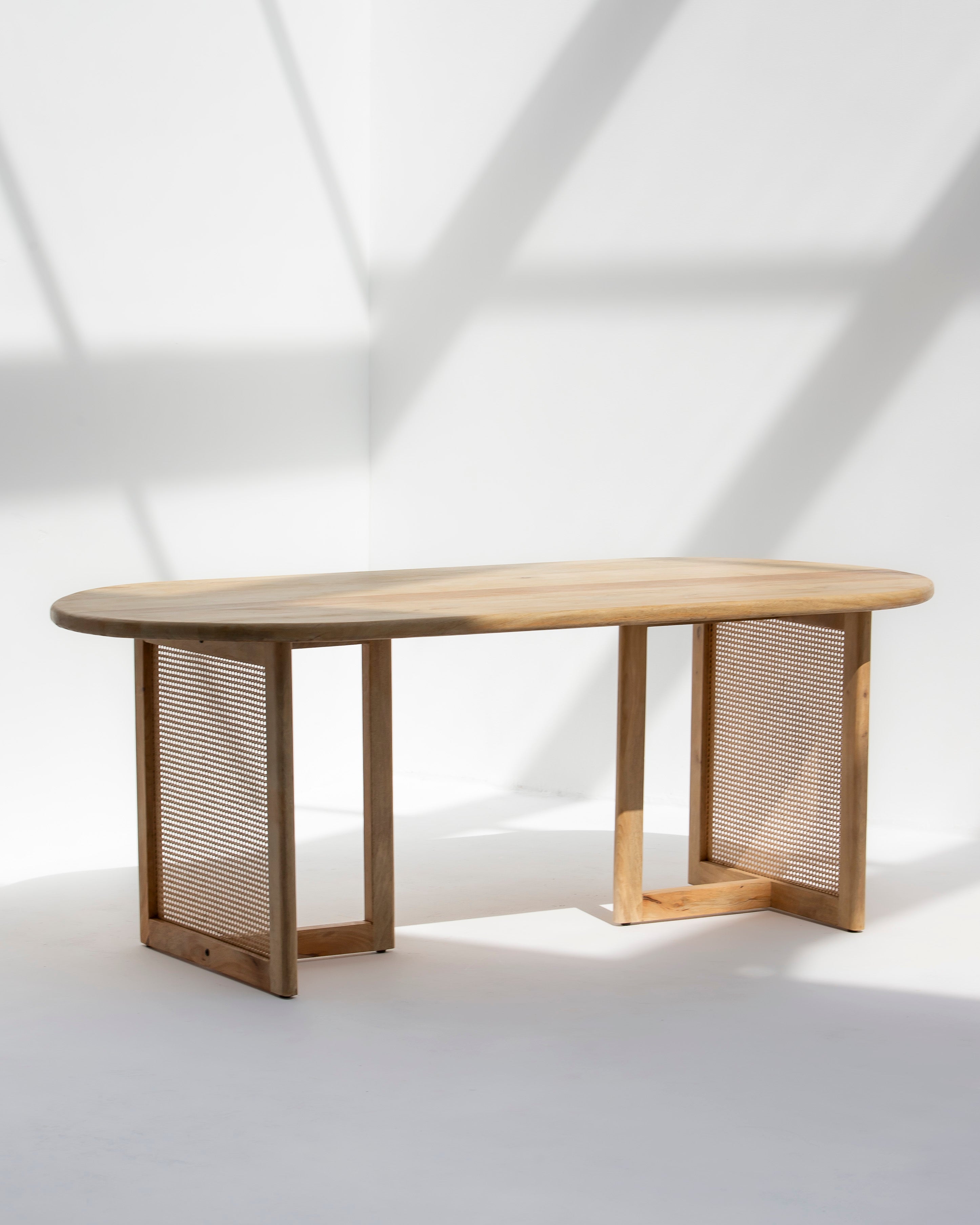 CANOVIA CANE FTD DINING TABLE - Art and craft furniture