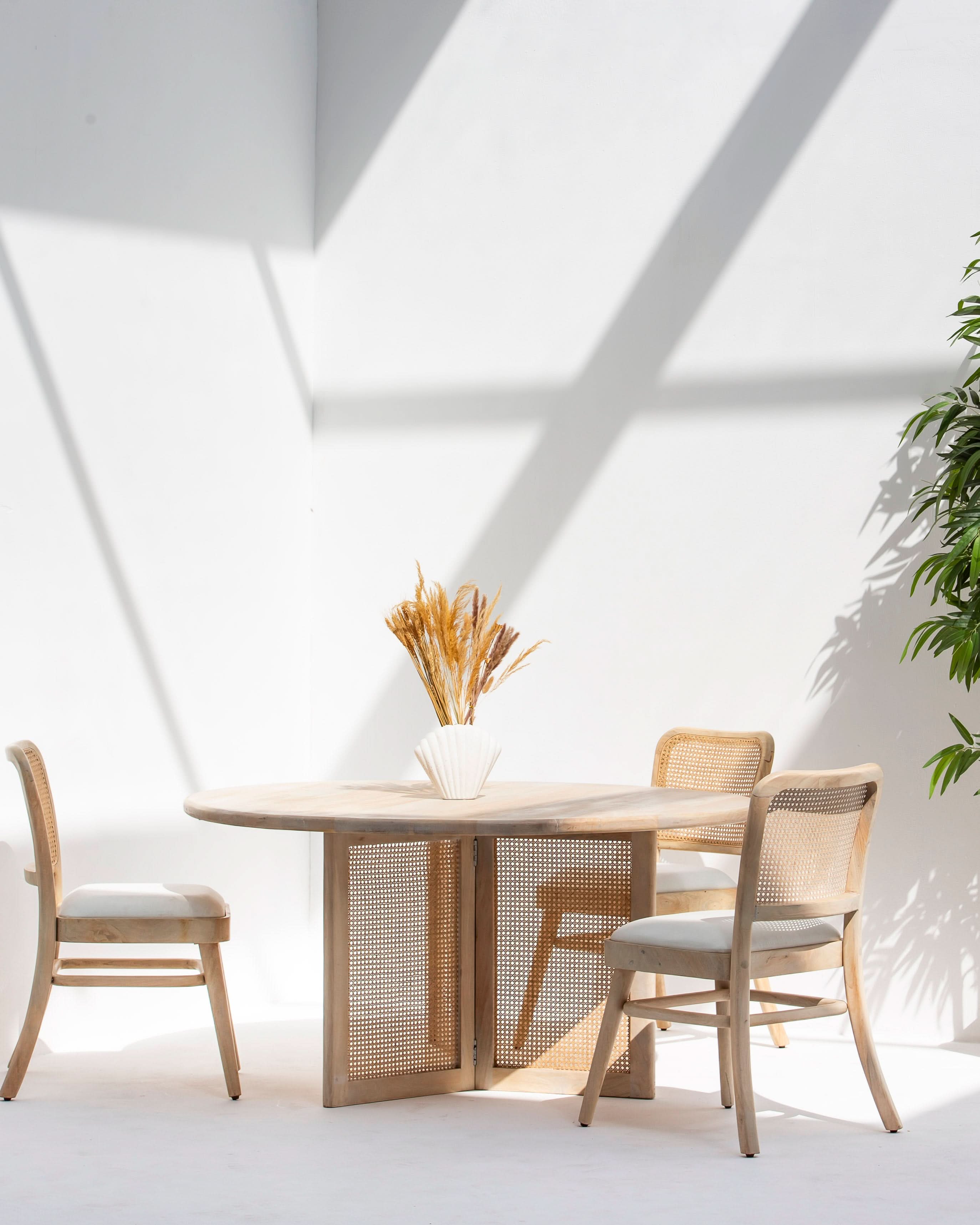 CANOVIA ROUND DINING TABLE - Art and craft furniture
