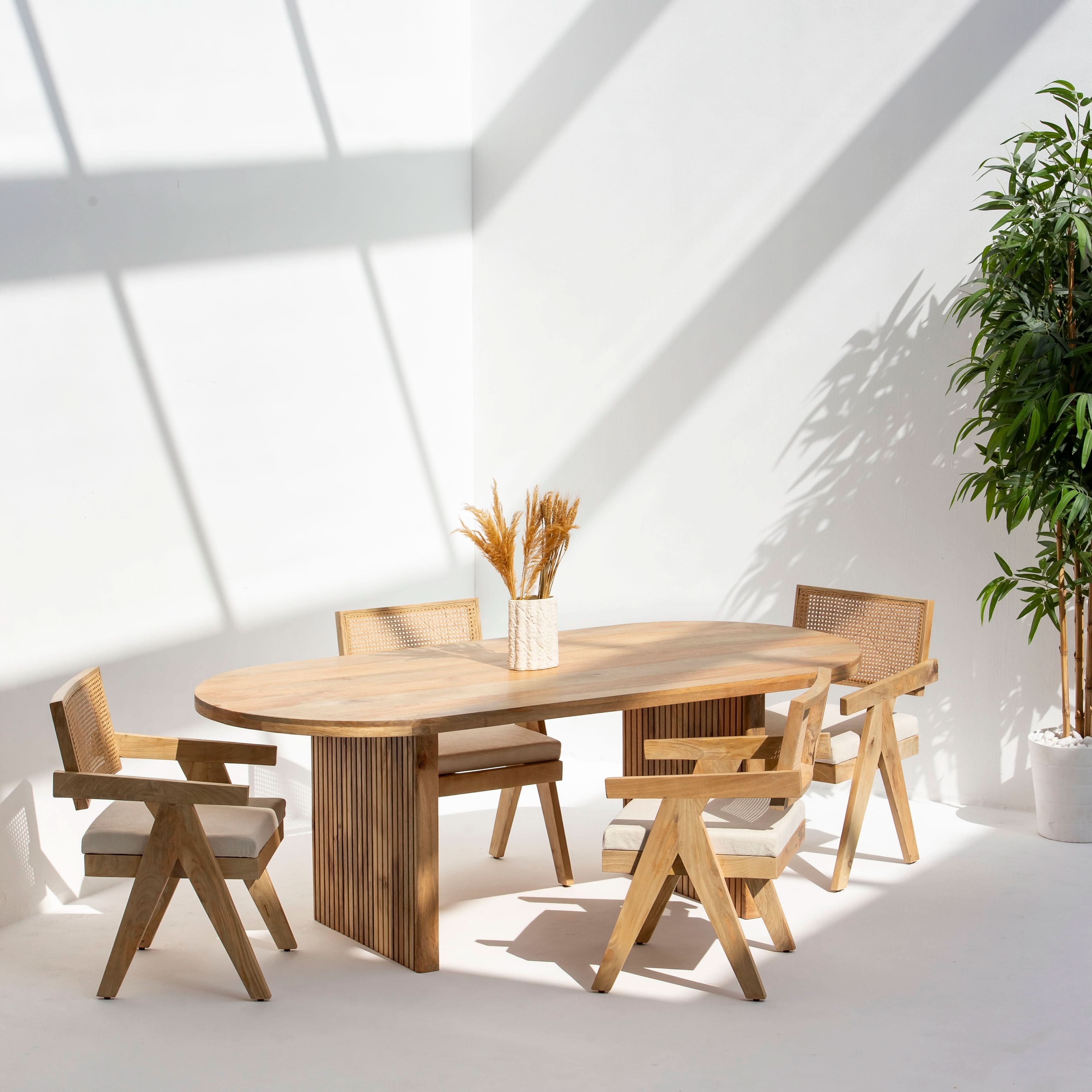 LUWIN PLAIN FINISH DINING TABLE - Art and craft furniture