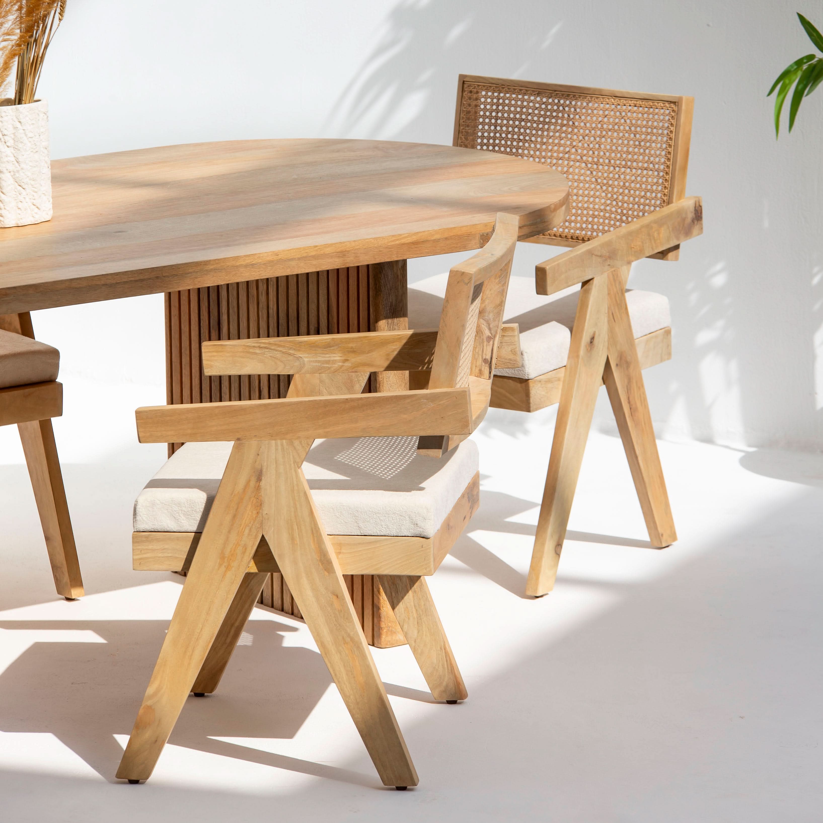 LUWIN PLAIN FINISH DINING TABLE - Art and craft furniture