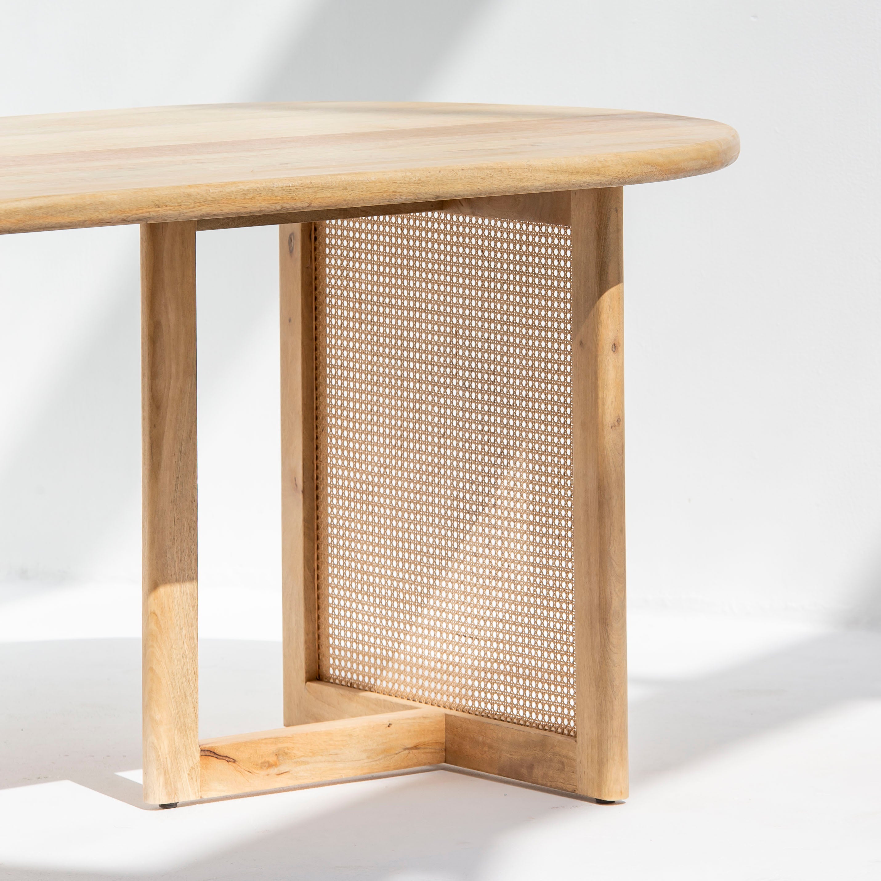 CANOVIA CANE FTD DINING TABLE - Art and craft furniture