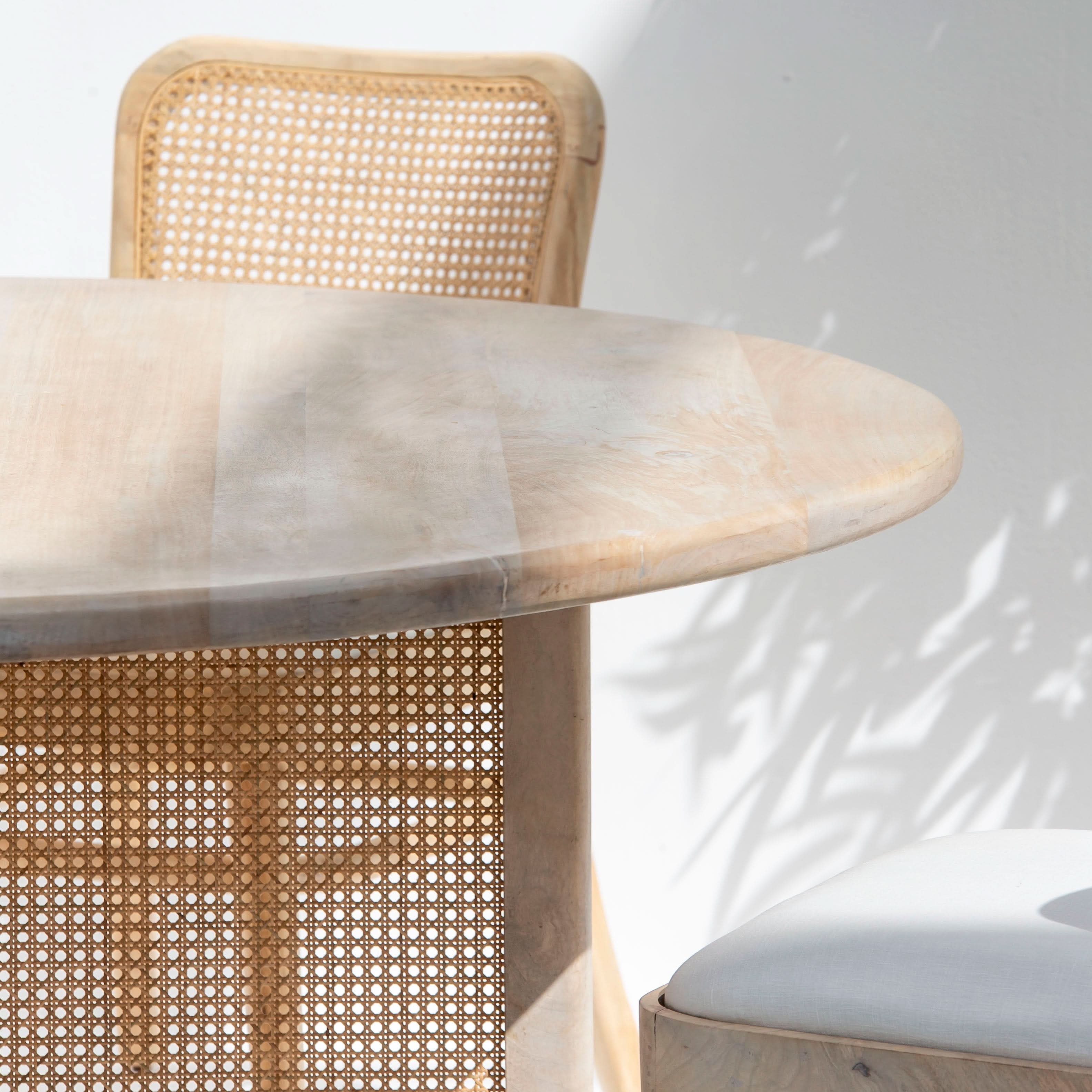 CANOVIA ROUND DINING TABLE - Art and craft furniture