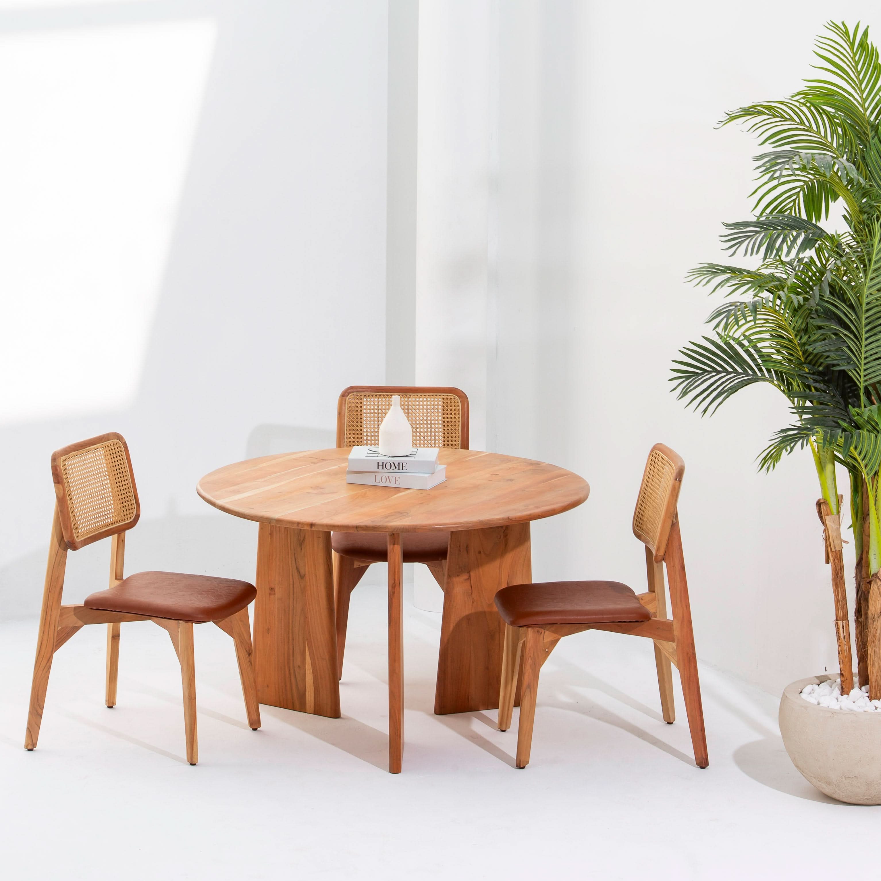 DANISH ACASIA ROUND DINING TABLE - Art and craft furniture