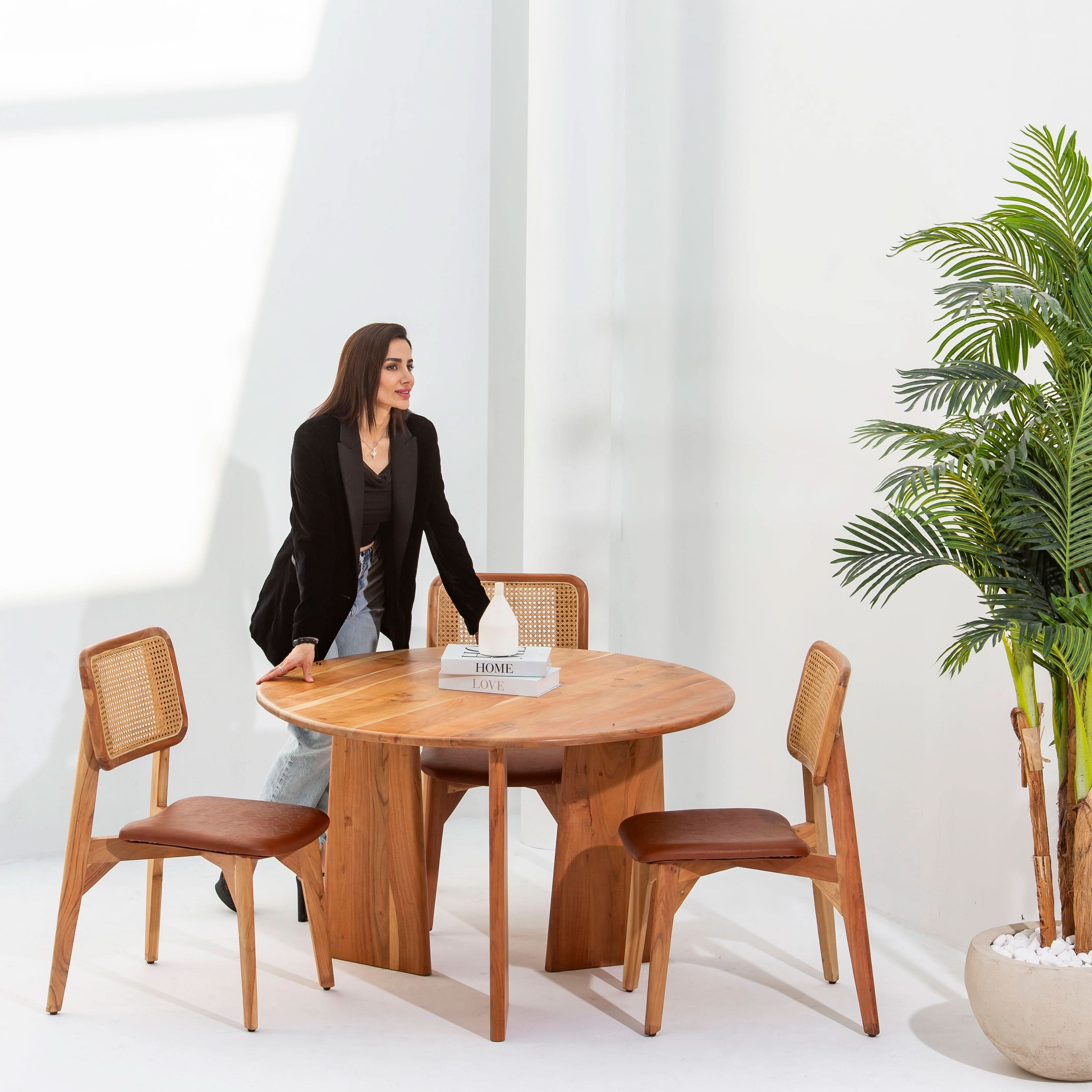 DANISH ACASIA ROUND DINING TABLE - Art and craft furniture