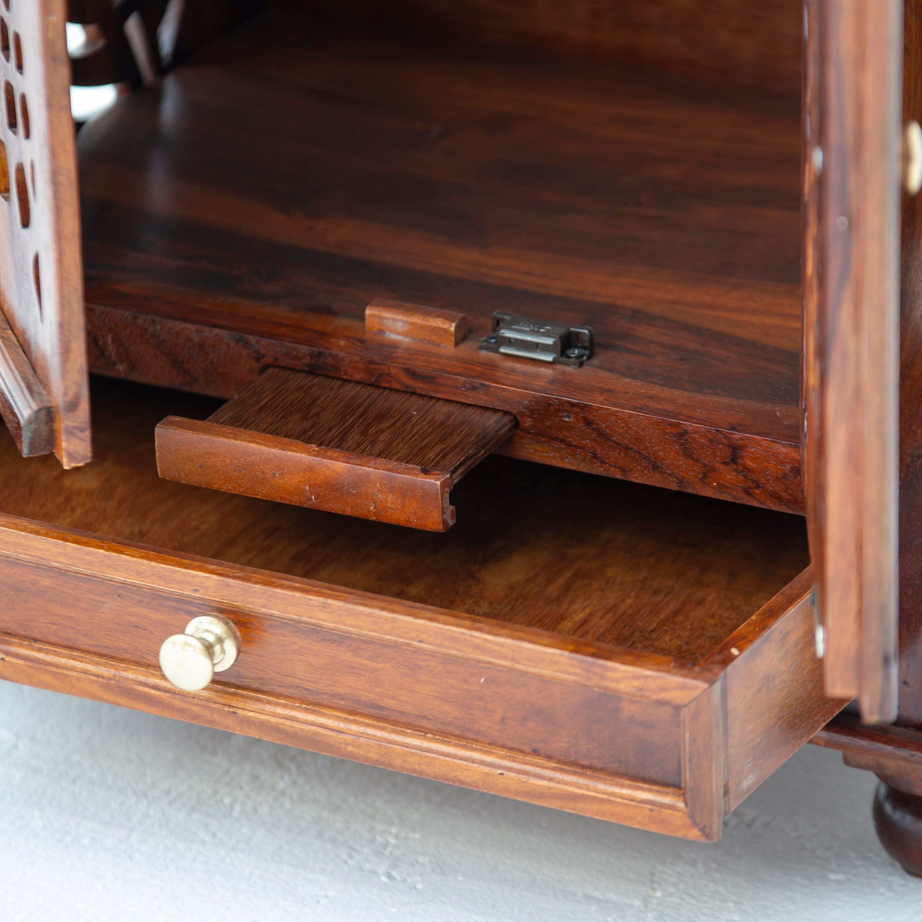 WOODEN TEMPLE - Art and craft furniture