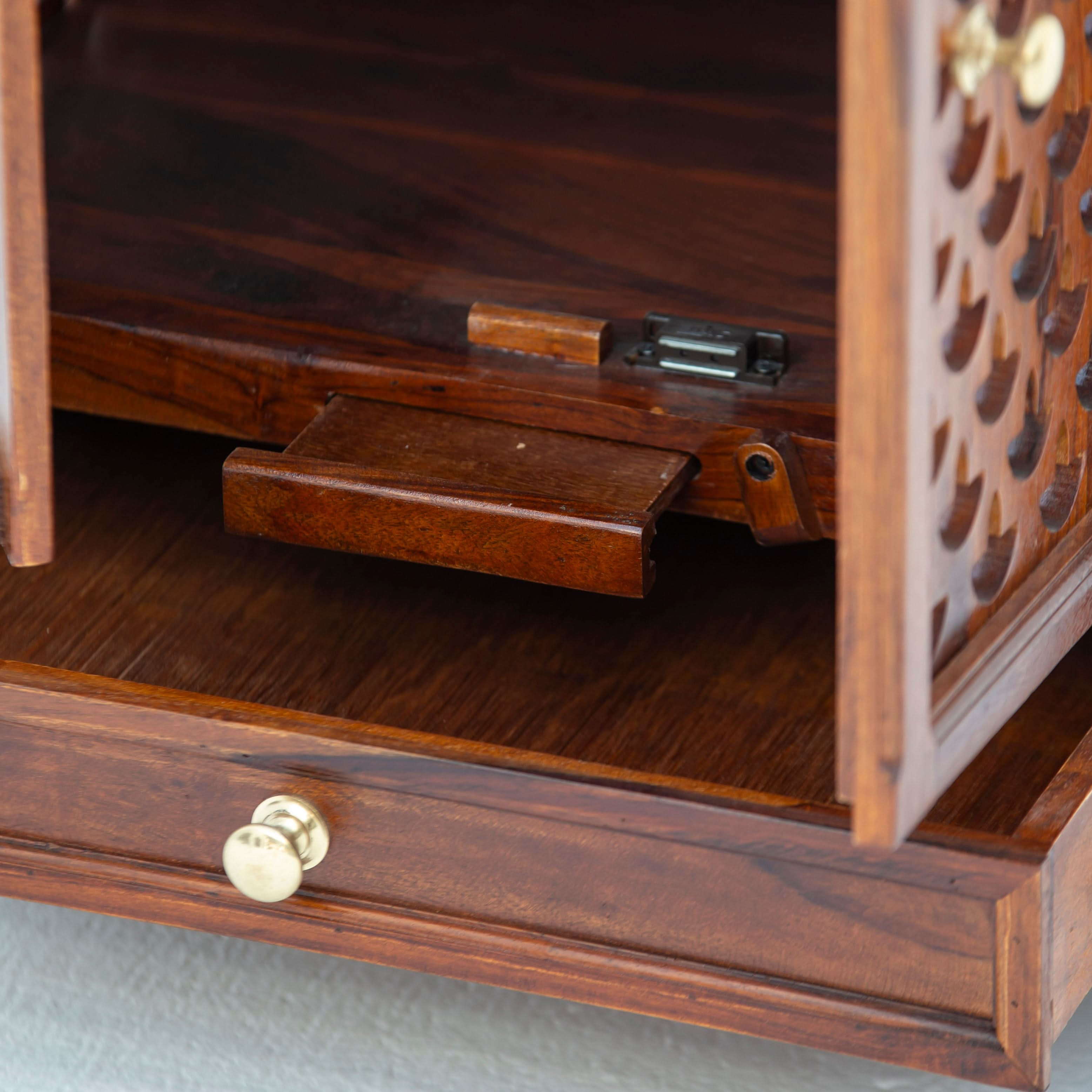 WOODEN TEMPLE - Art and craft furniture