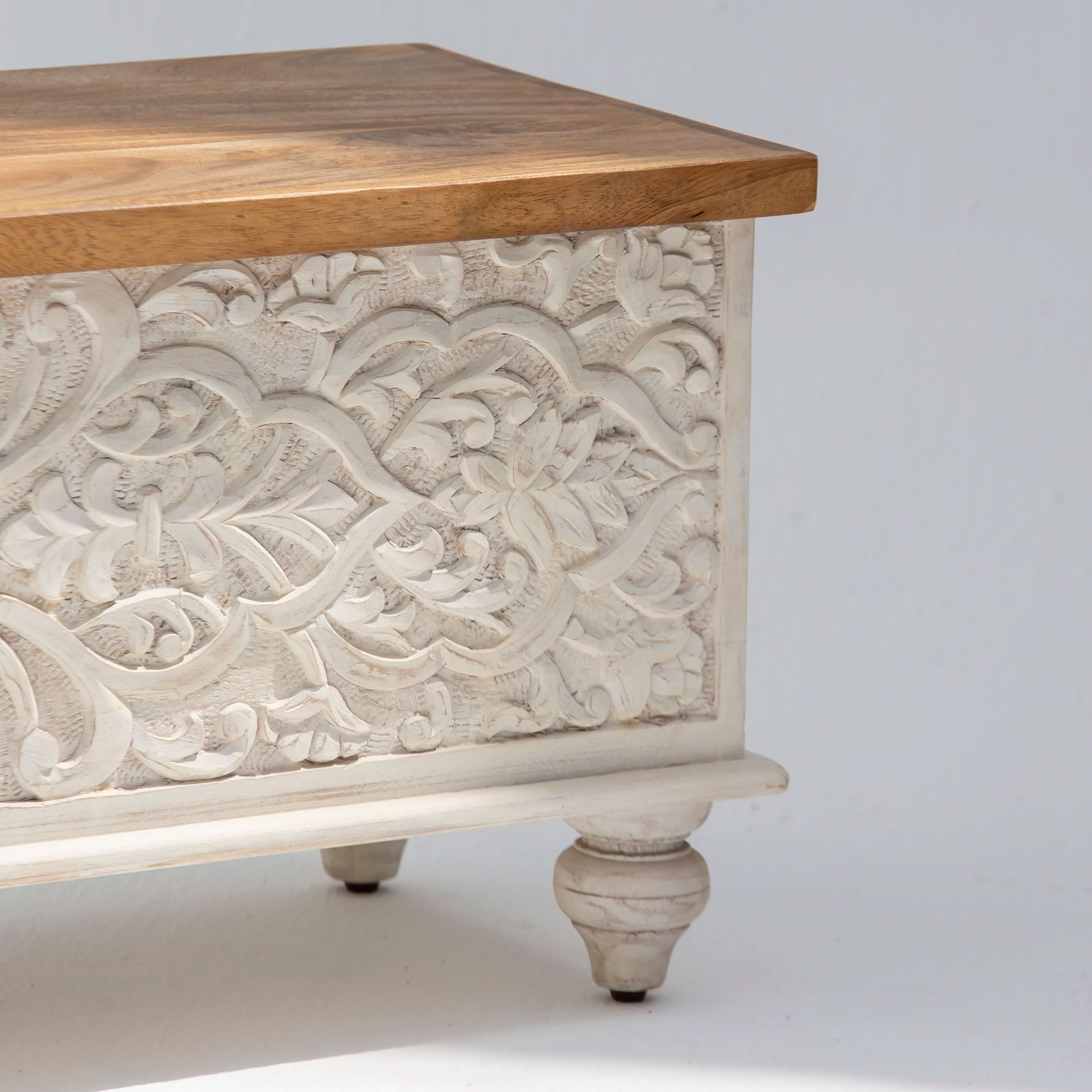 DABORA HANDCARVED WOODEN BOX - Art and craft furniture