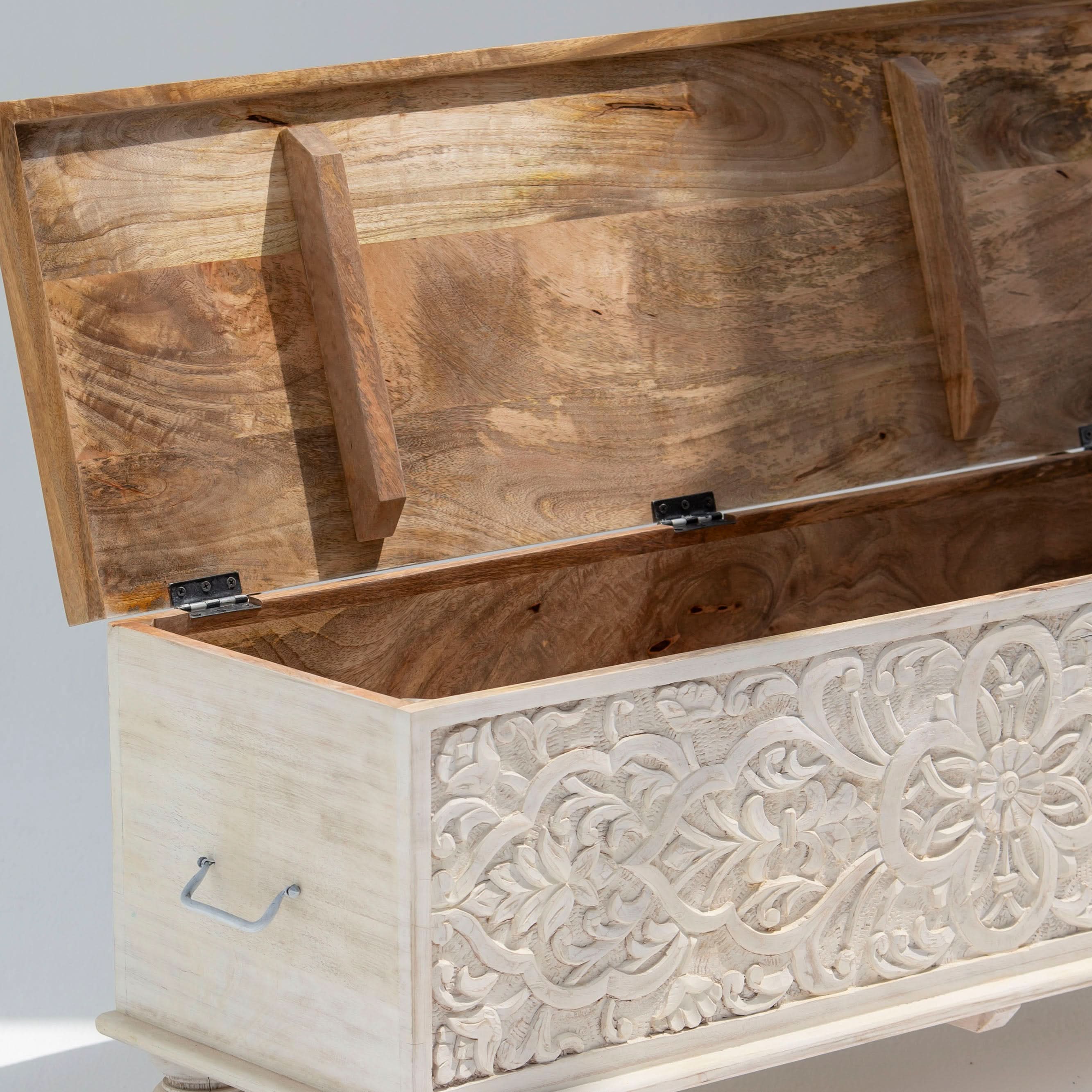 DABORA HANDCARVED WOODEN BOX - Art and craft furniture