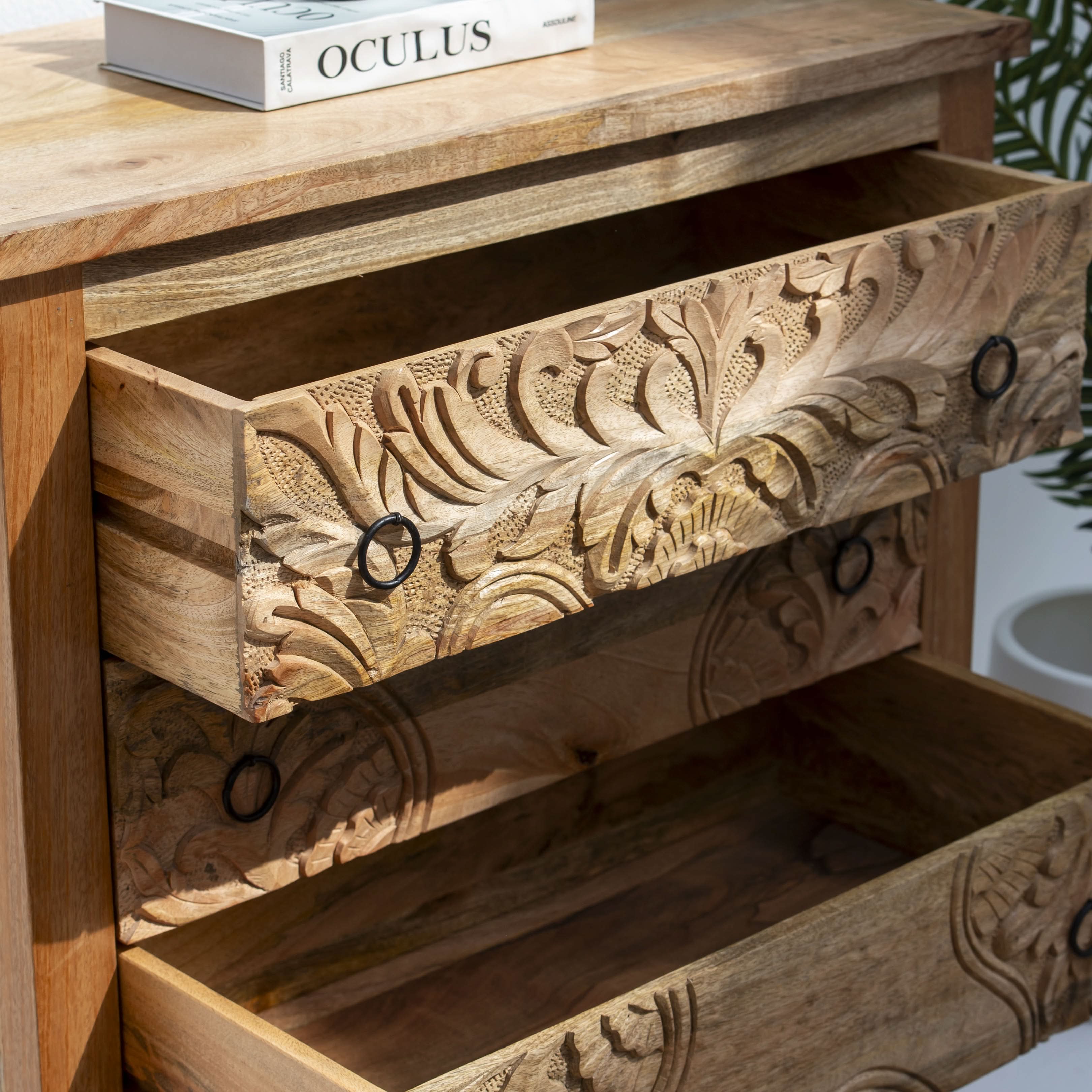 CARVING WOODEN CHEST OF DRAWER - Art and craft furniture