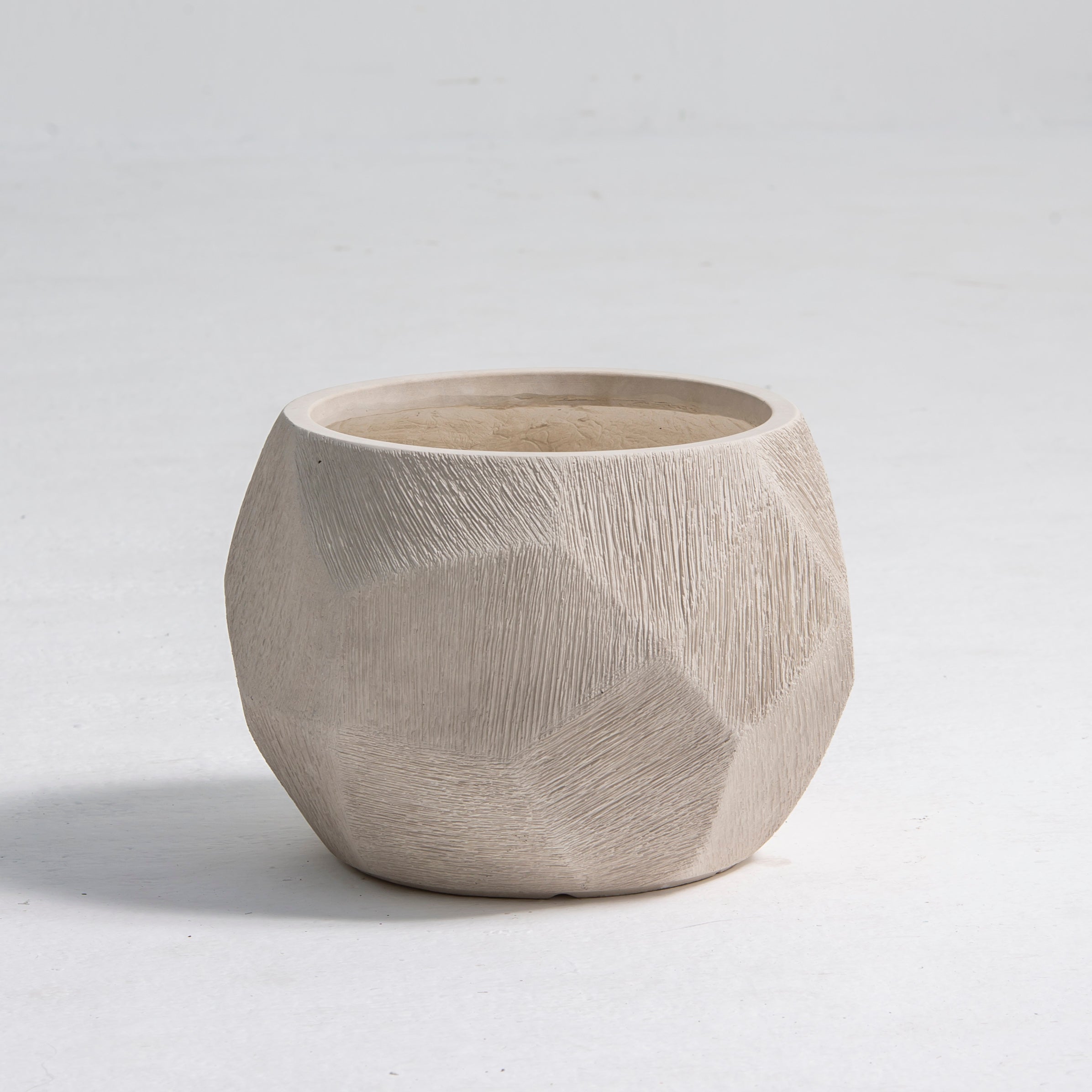 LUMO PRISM SHAPE PLANTER - Art and craft furniture