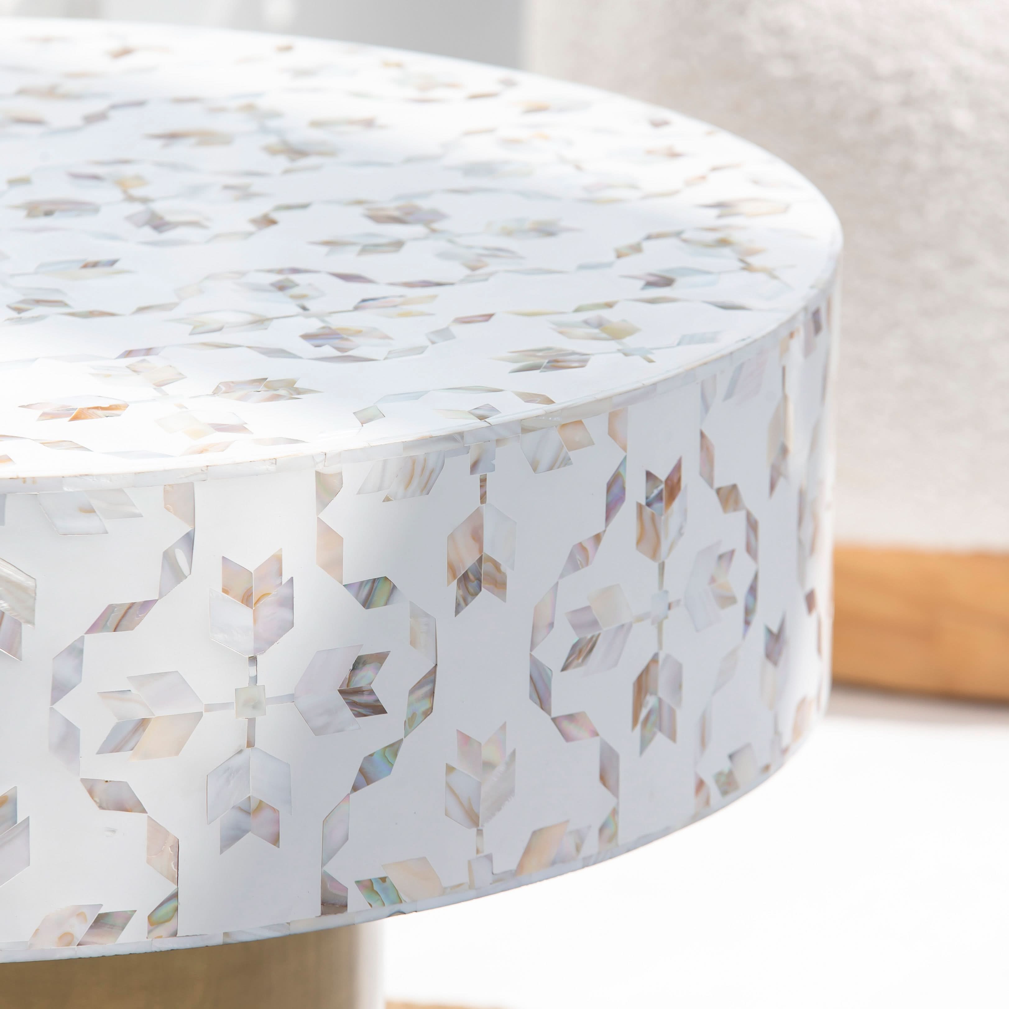 GEOMETRIC WHITE MOTHER OF PEARL ROUND COFFEE TABLE - Art and craft furniture