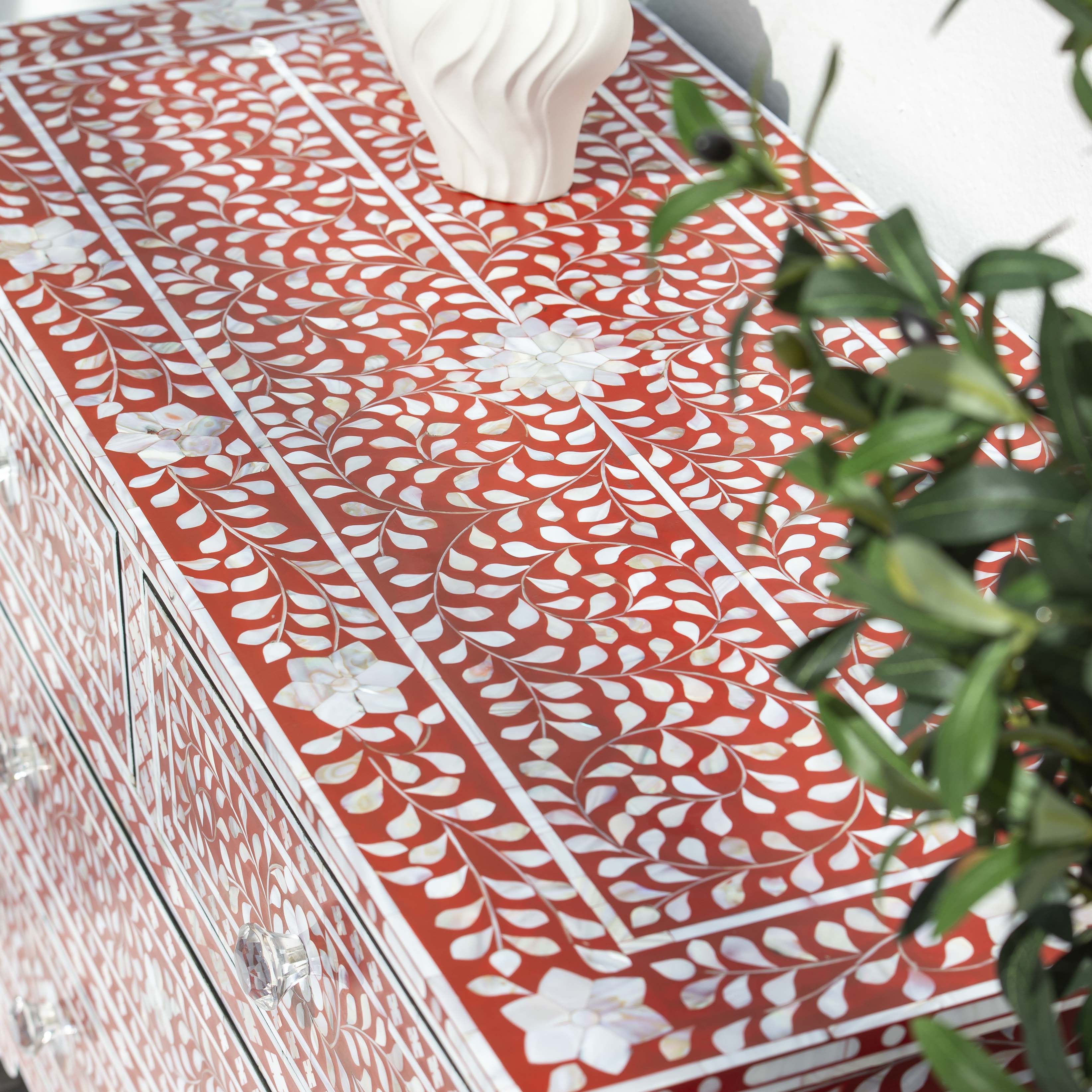 OCEAN-RED MOTHER OF PEARL CHEST OF DRAWER - Art and craft furniture