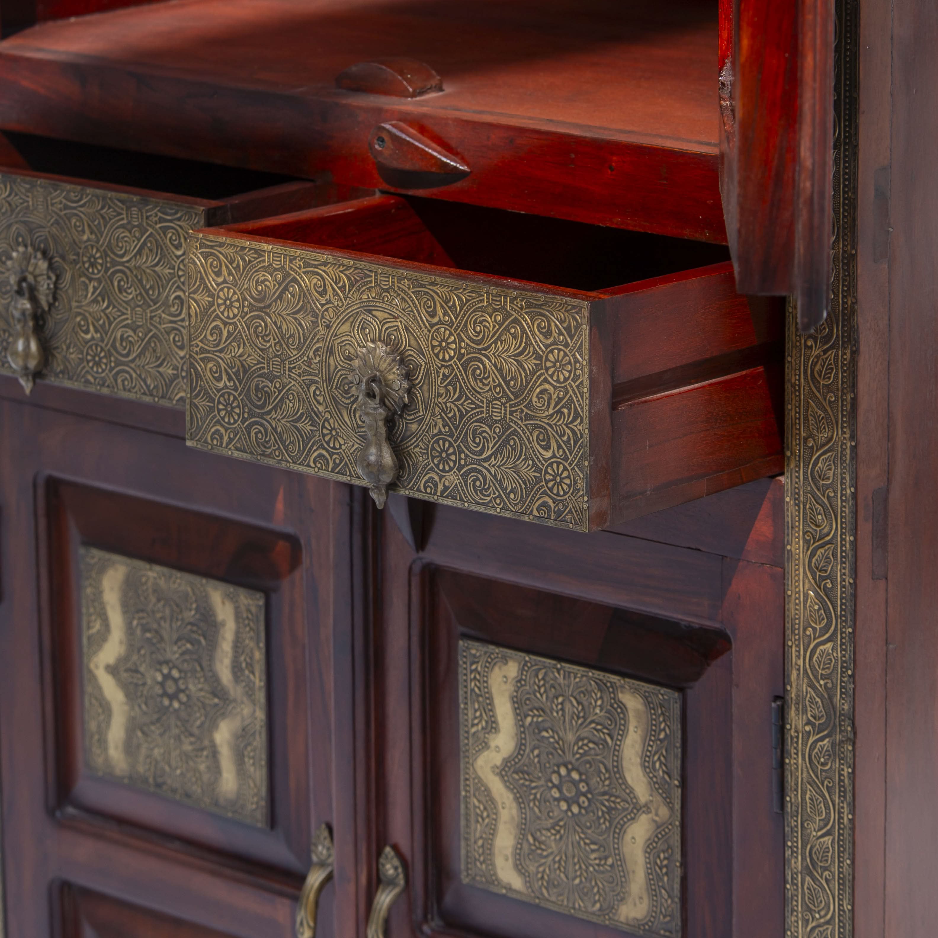 RICHMOND 4 DOORS 2 DRAWERS BRASS CABINET - Art and craft furniture