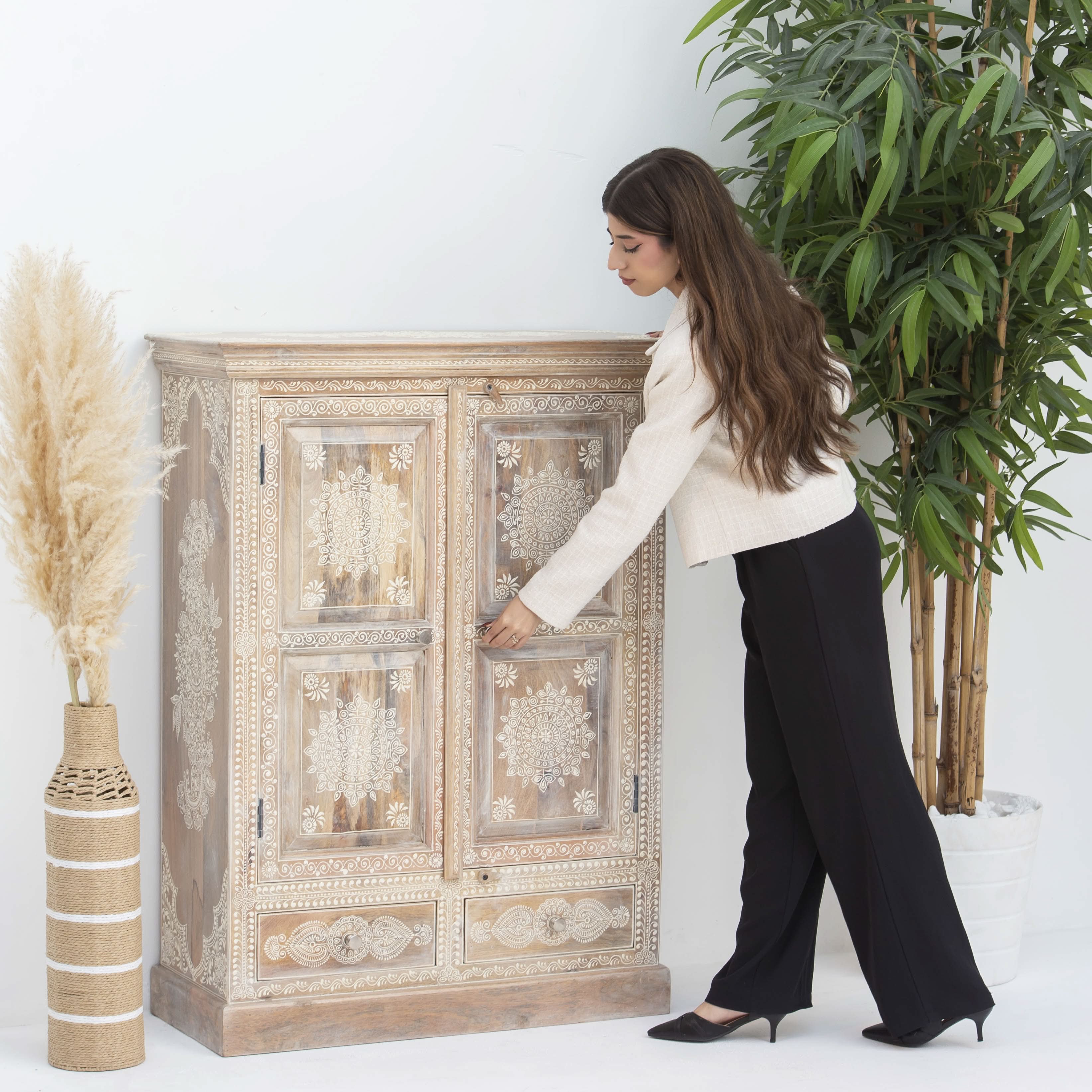 ELMORA PAINTING WOODEN CABINET - Art and craft furniture