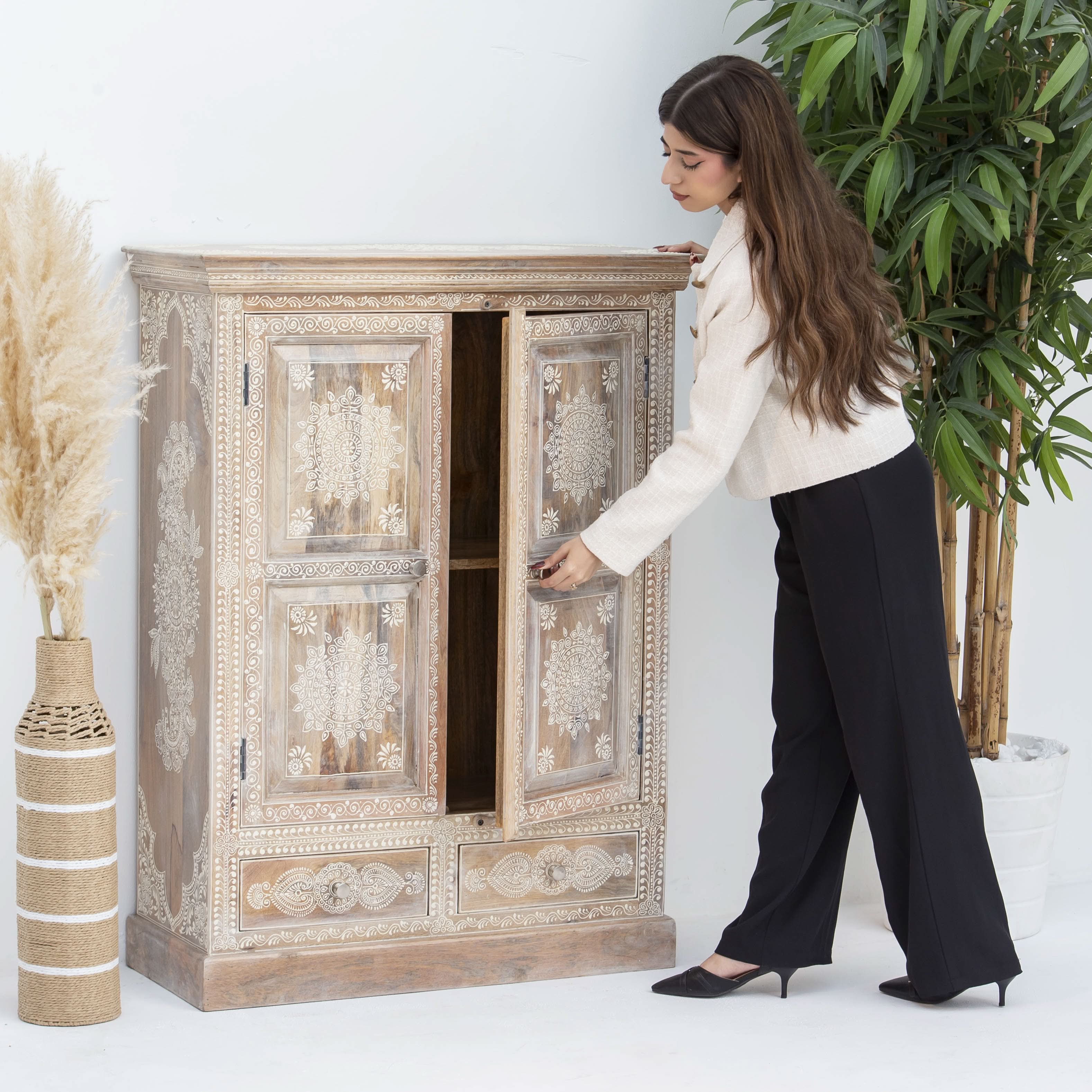 ELMORA PAINTING WOODEN CABINET - Art and craft furniture