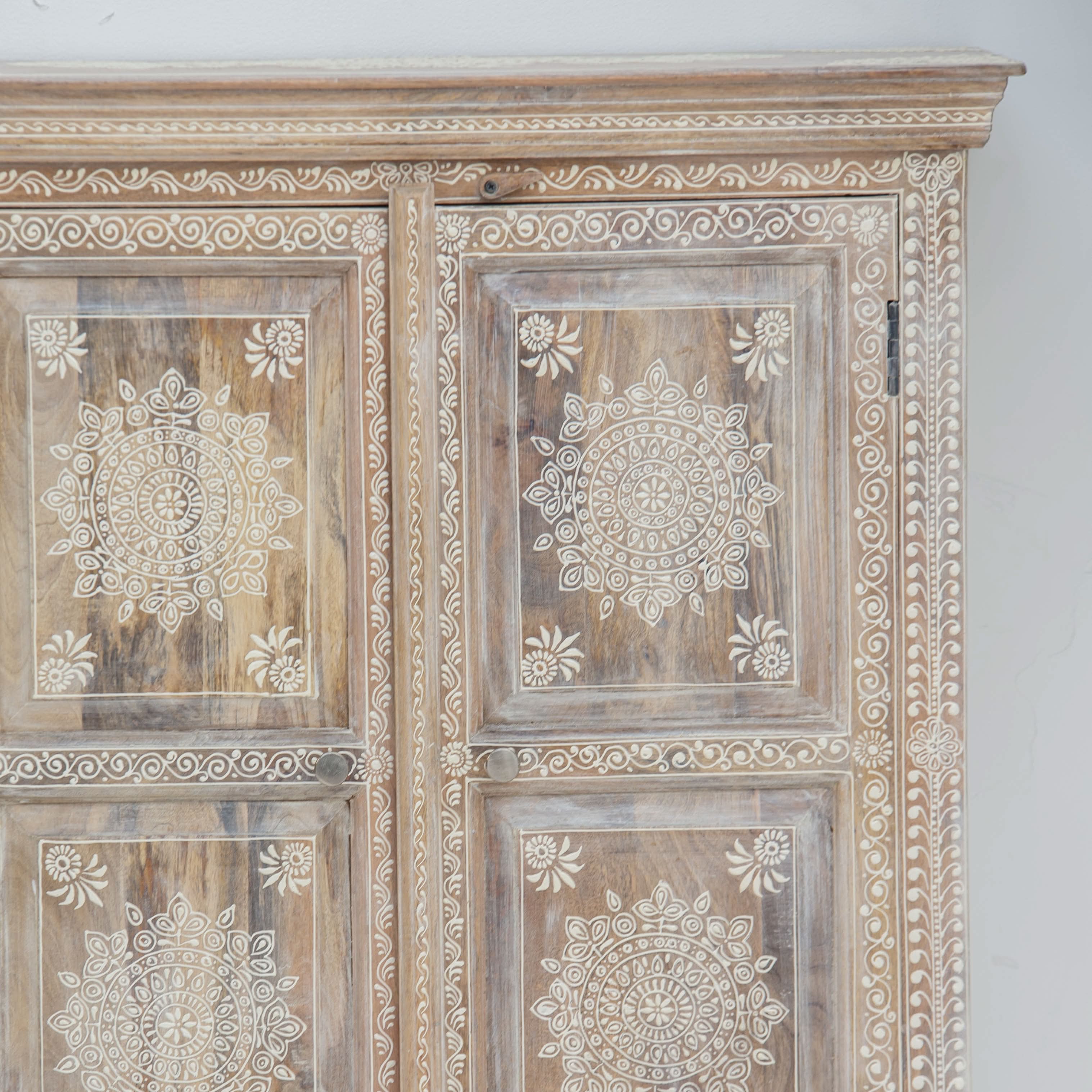 ELMORA PAINTING WOODEN CABINET - Art and craft furniture