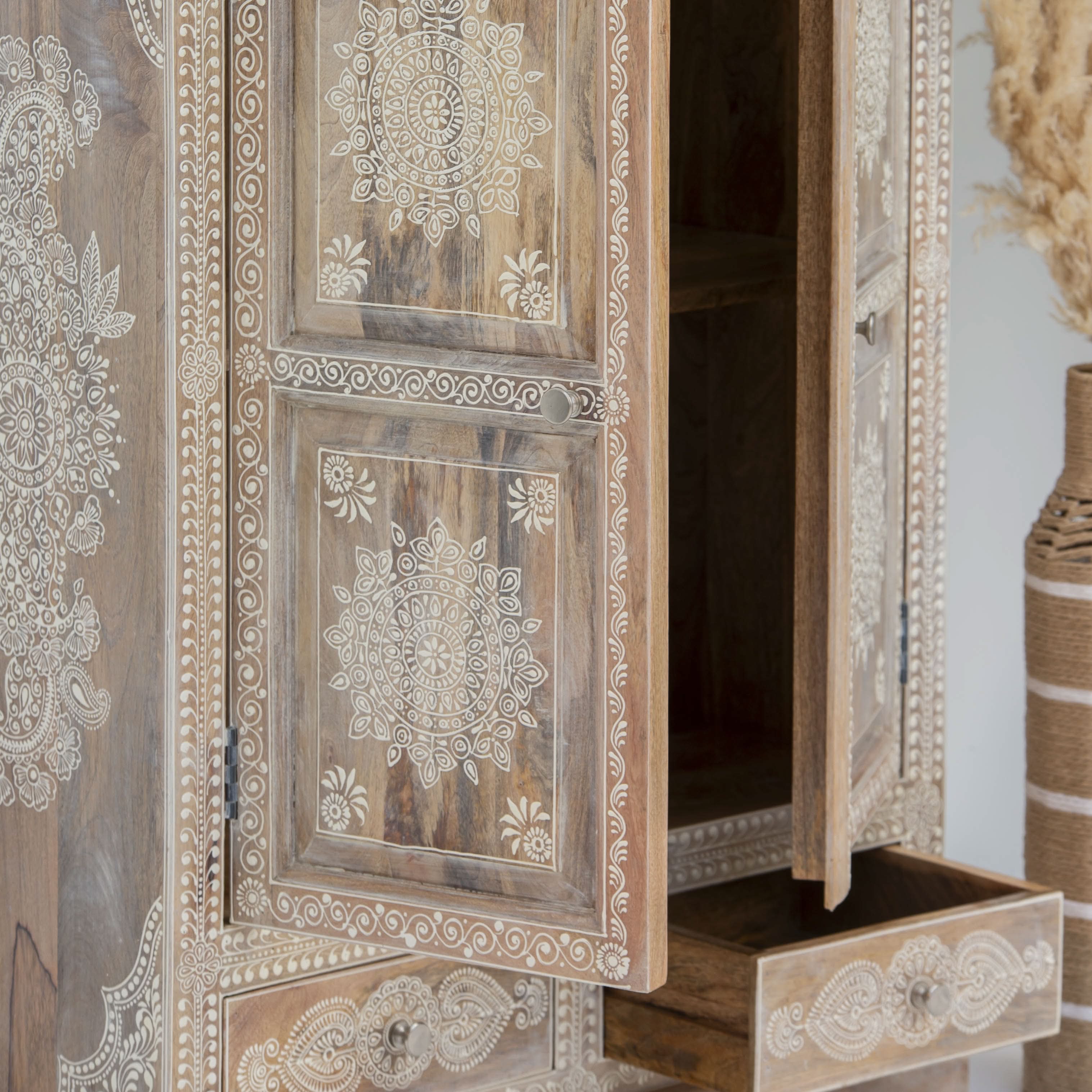 ELMORA PAINTING WOODEN CABINET - Art and craft furniture