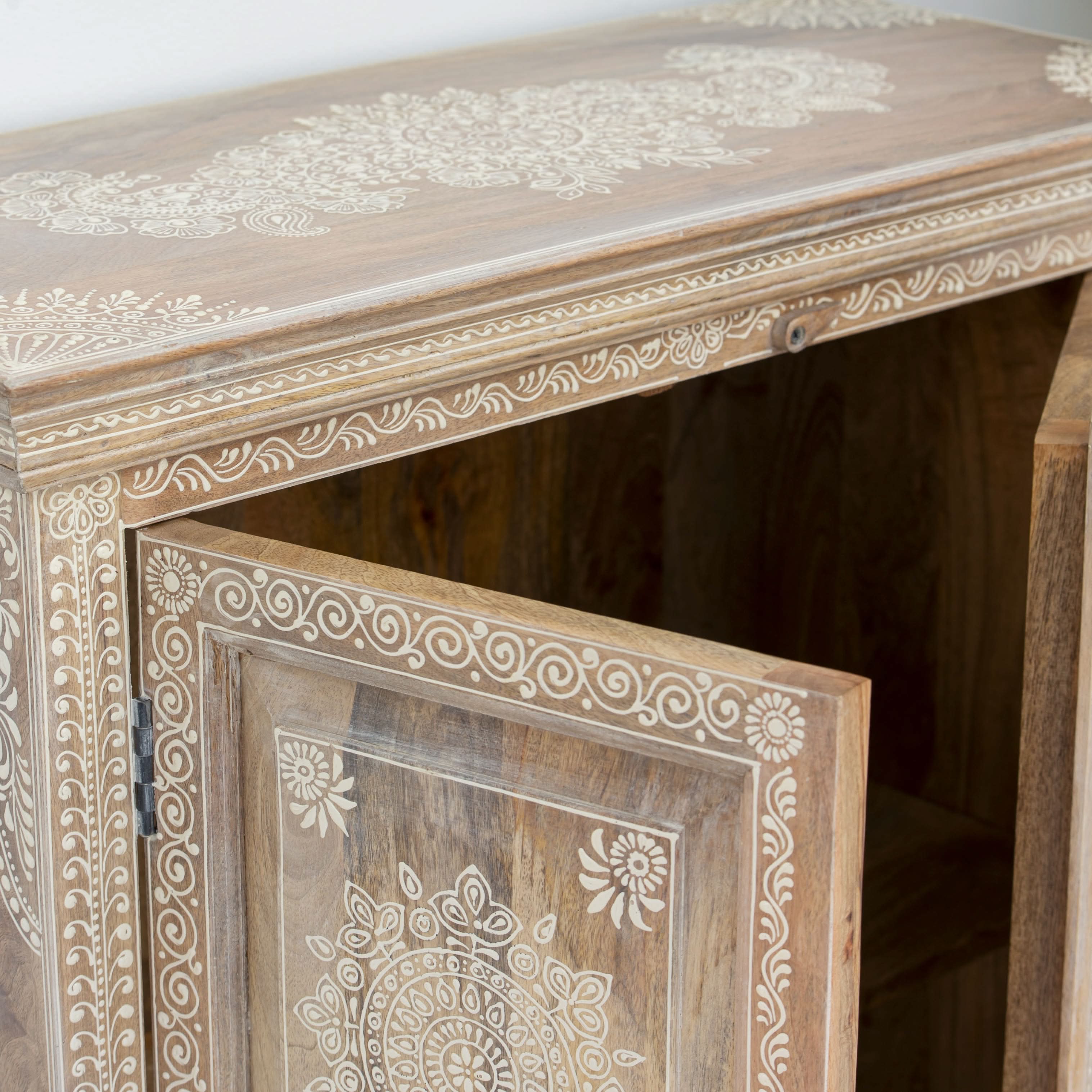 ELMORA PAINTING WOODEN CABINET - Art and craft furniture