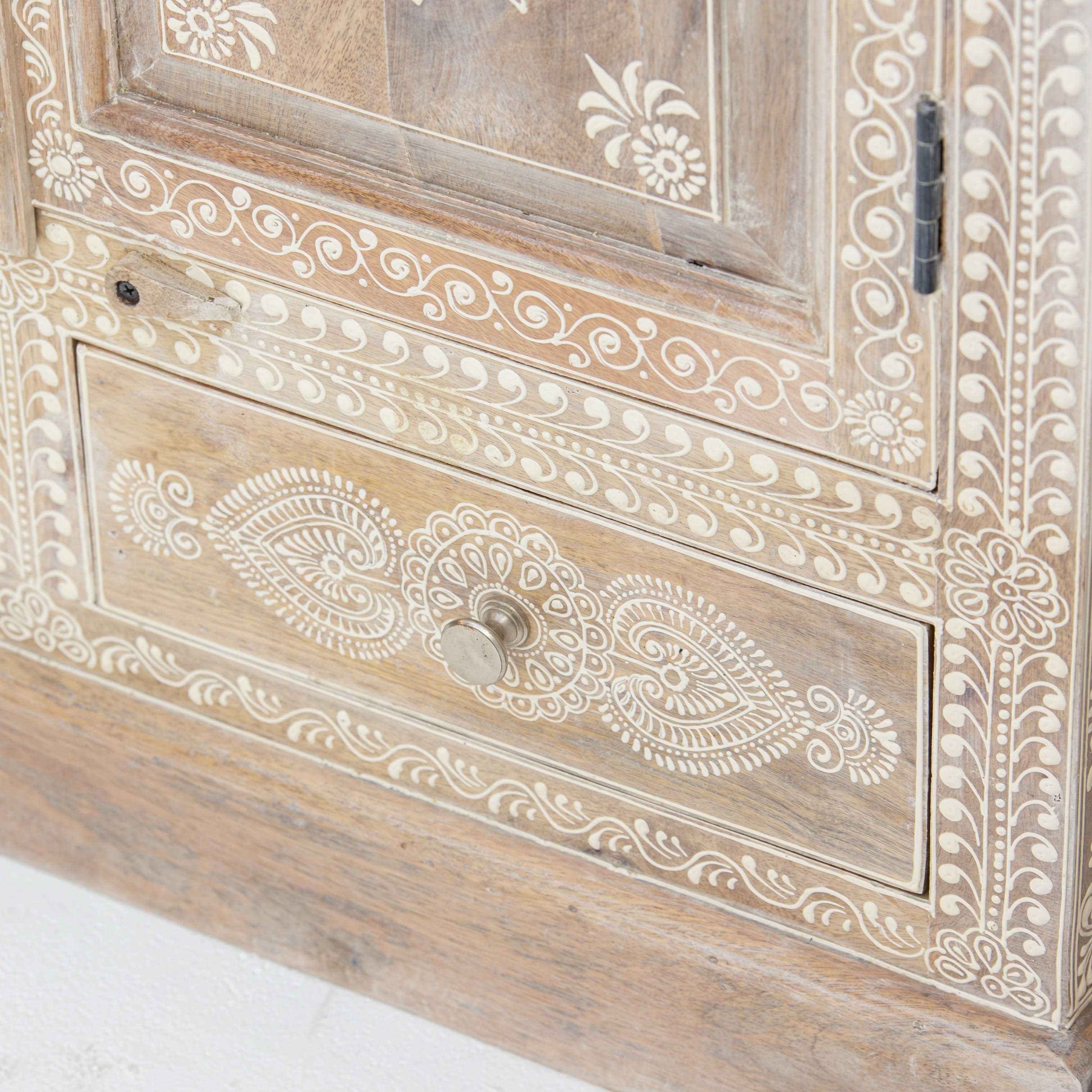 ELMORA PAINTING WOODEN CABINET - Art and craft furniture