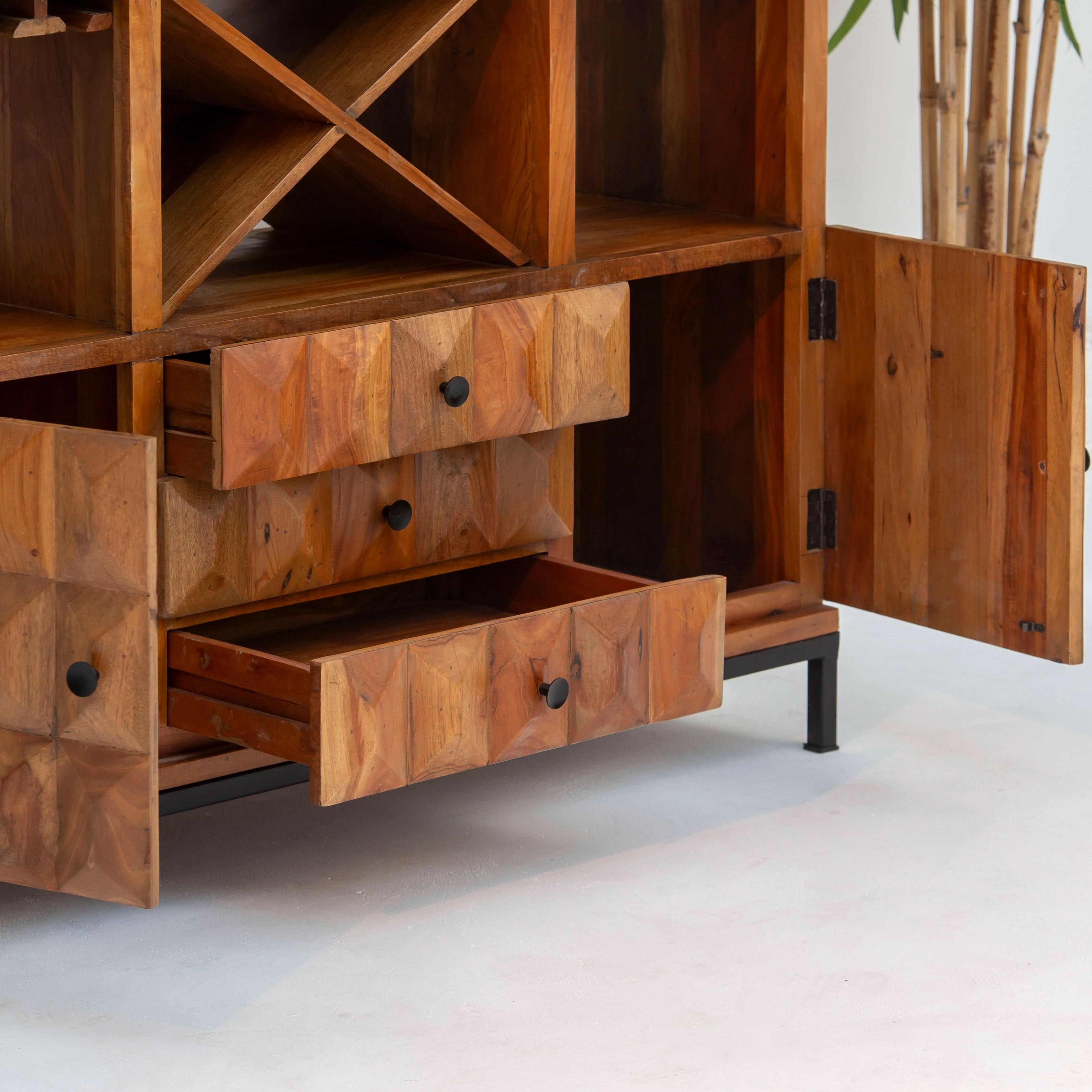 DIAMOND DESIGN BAR - Art and craft furniture