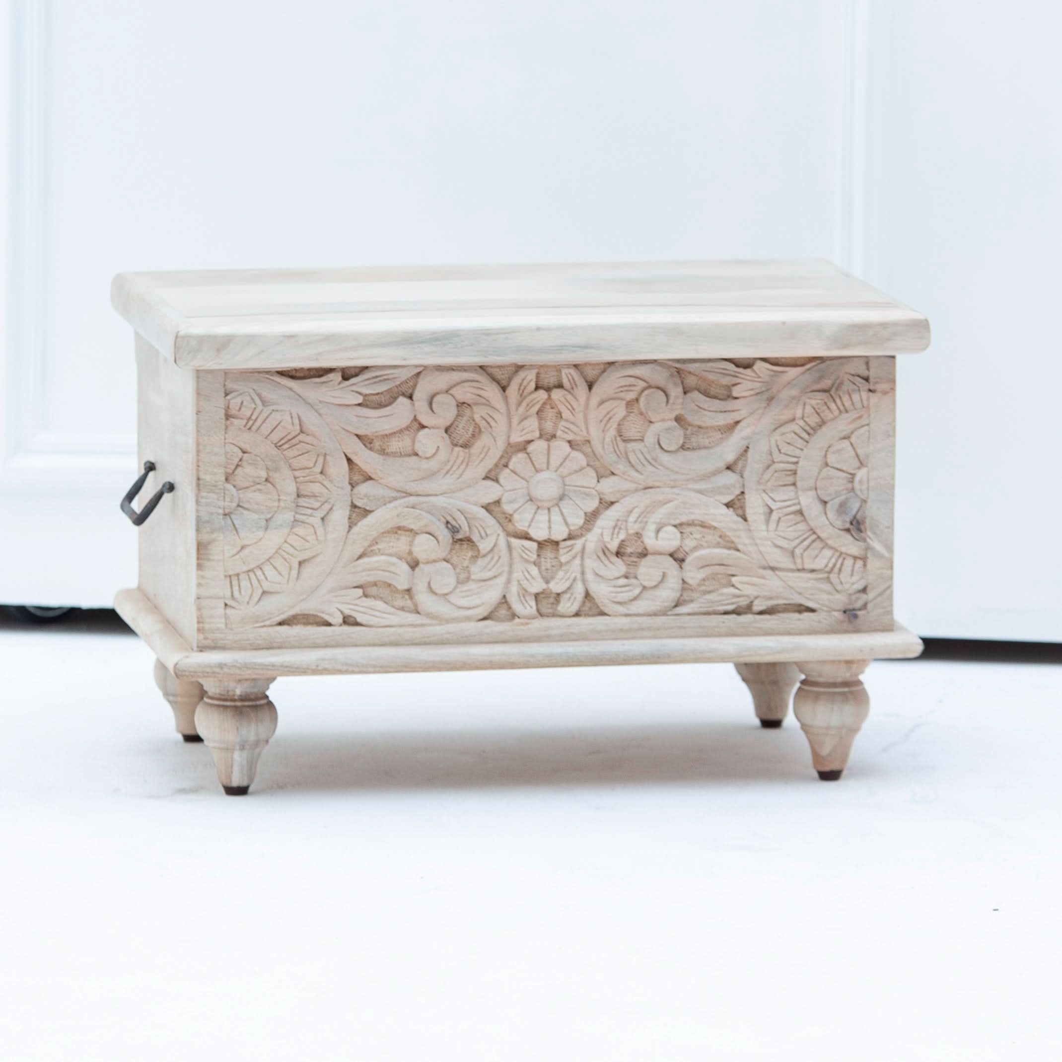 DABORA CARVED STORAGE BOX - Art and craft furniture
