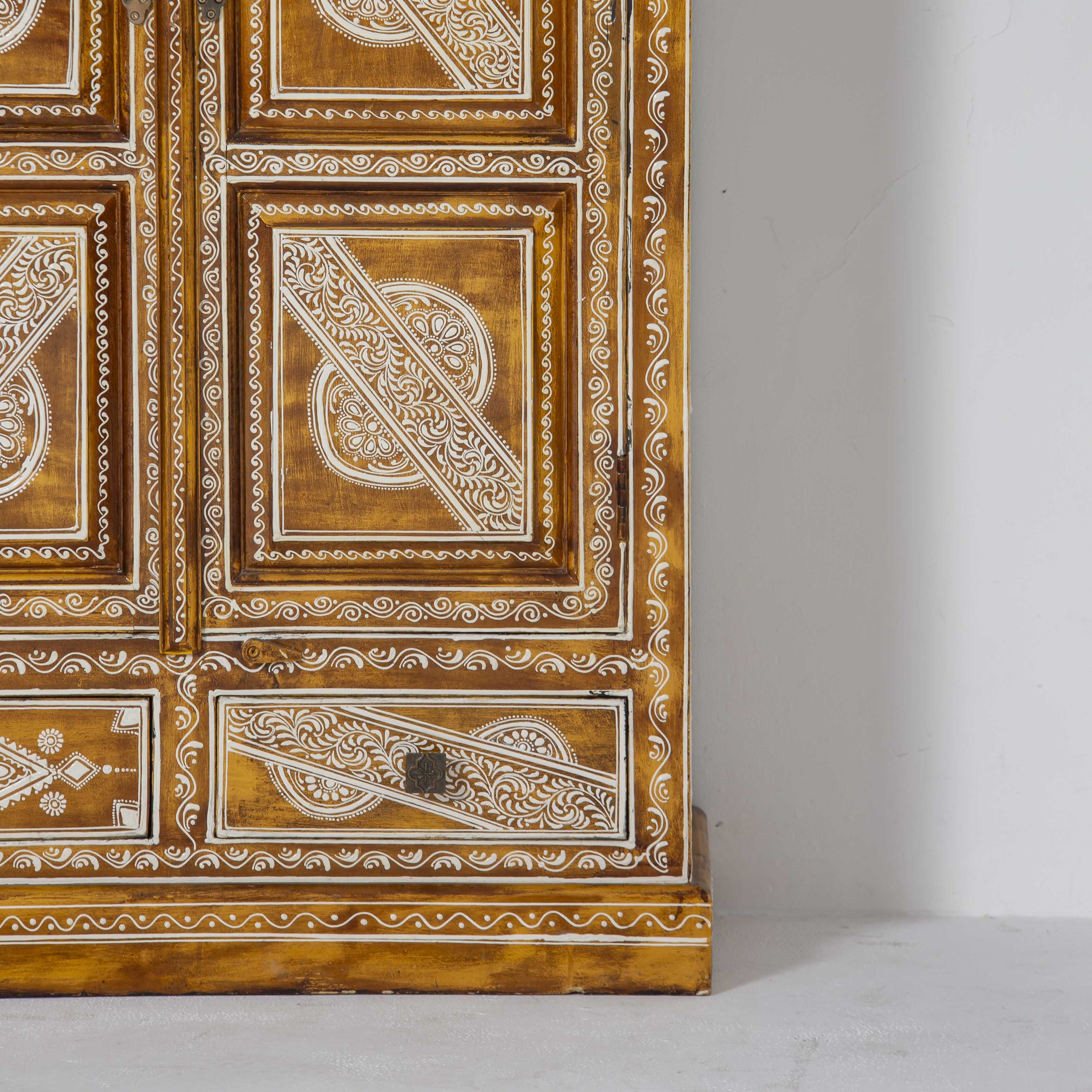 ELMORA PAINTING WOODEN CABINET - Art and craft furniture