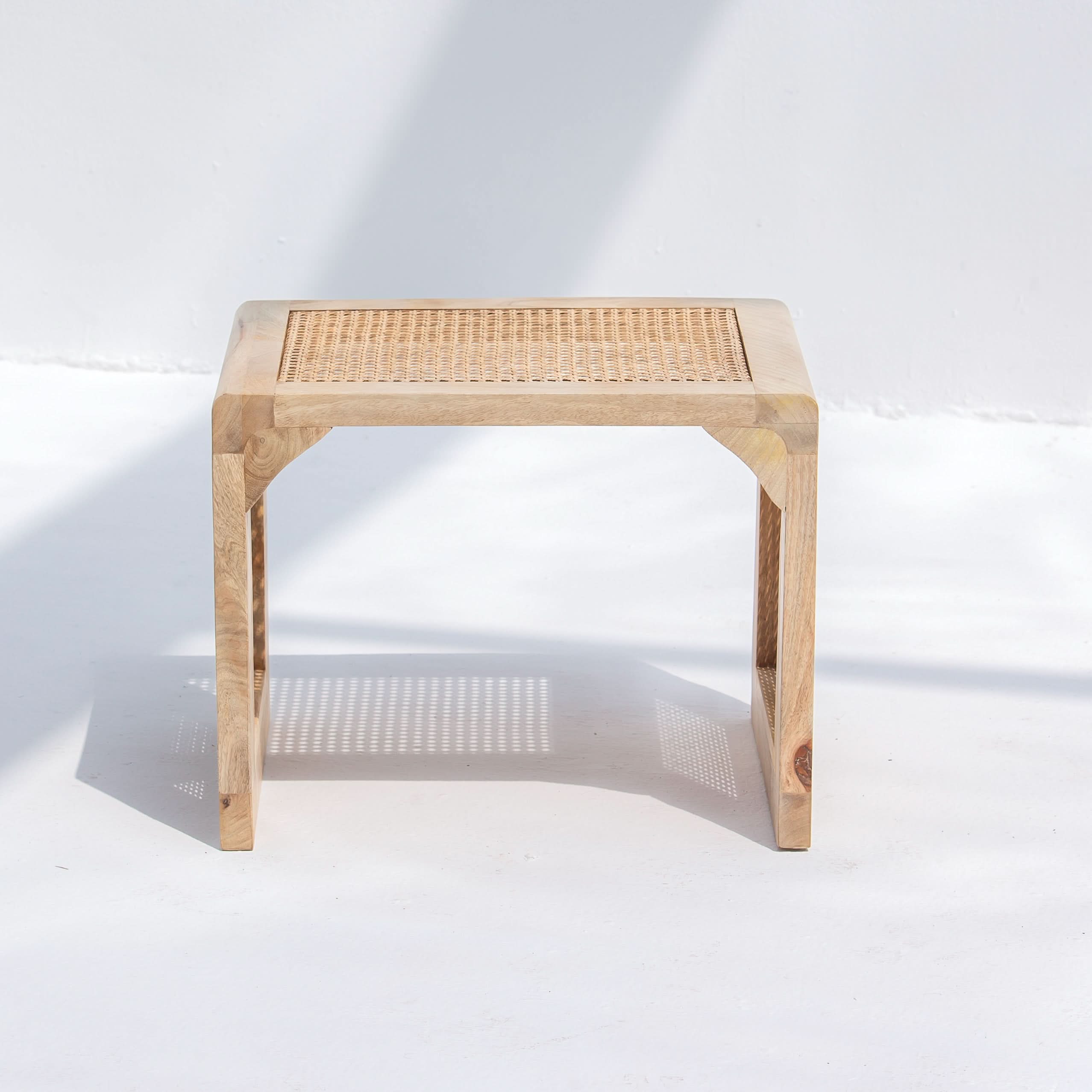 CANOVIA CANE SIDE TABLE - Art and craft furniture