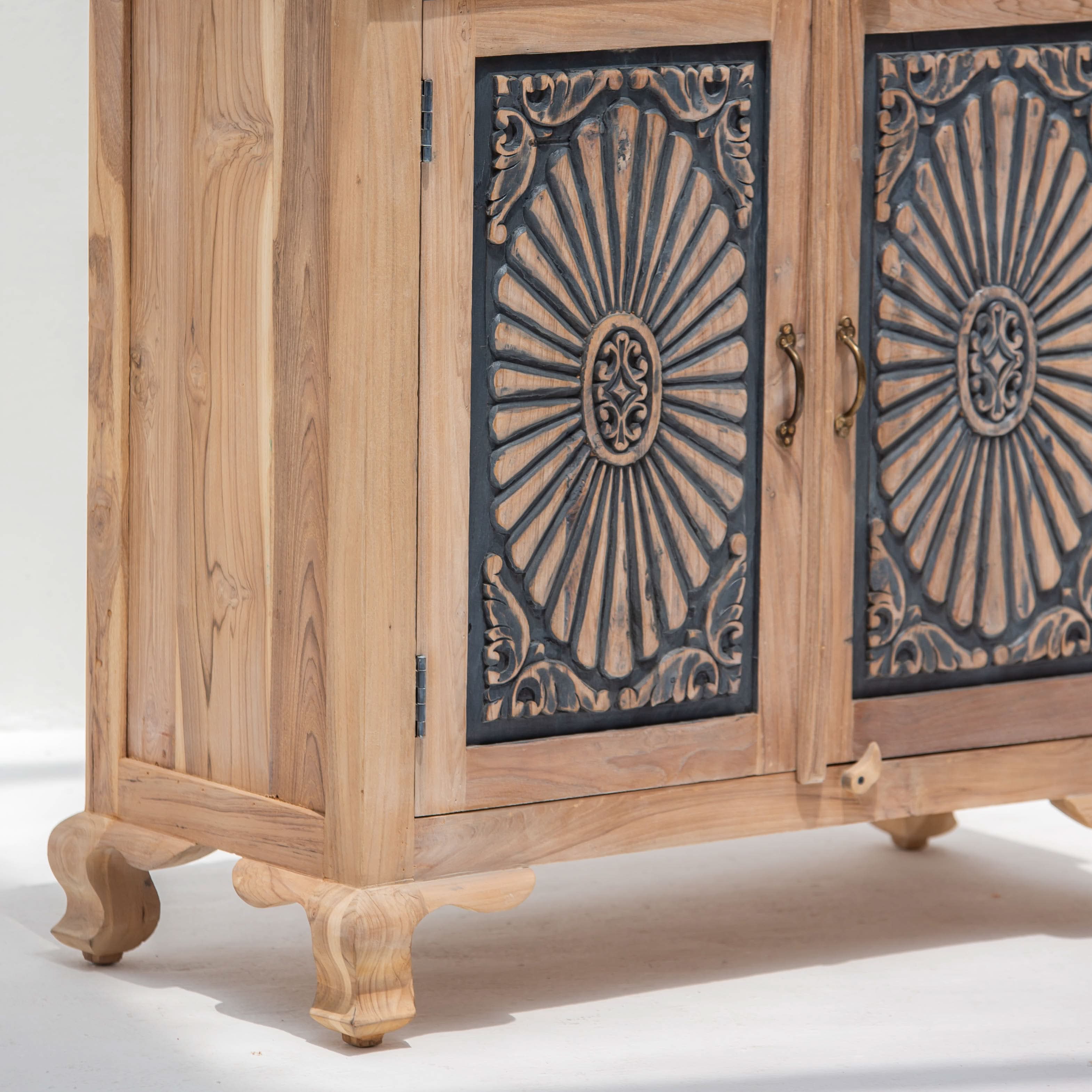 CHARLORE WOODEN SIDEBOARD - Art and craft furniture