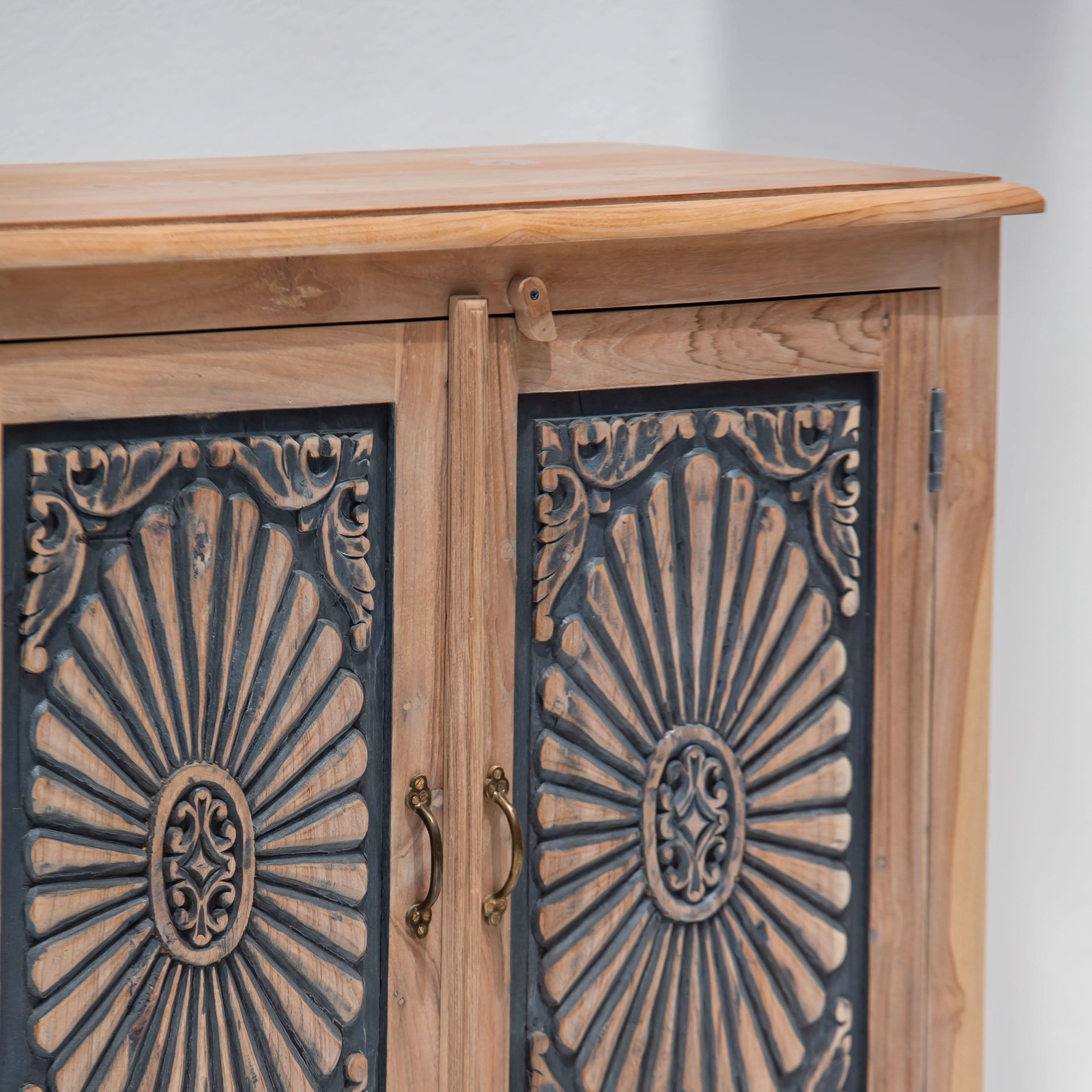 CHARLORE WOODEN SIDEBOARD - Art and craft furniture