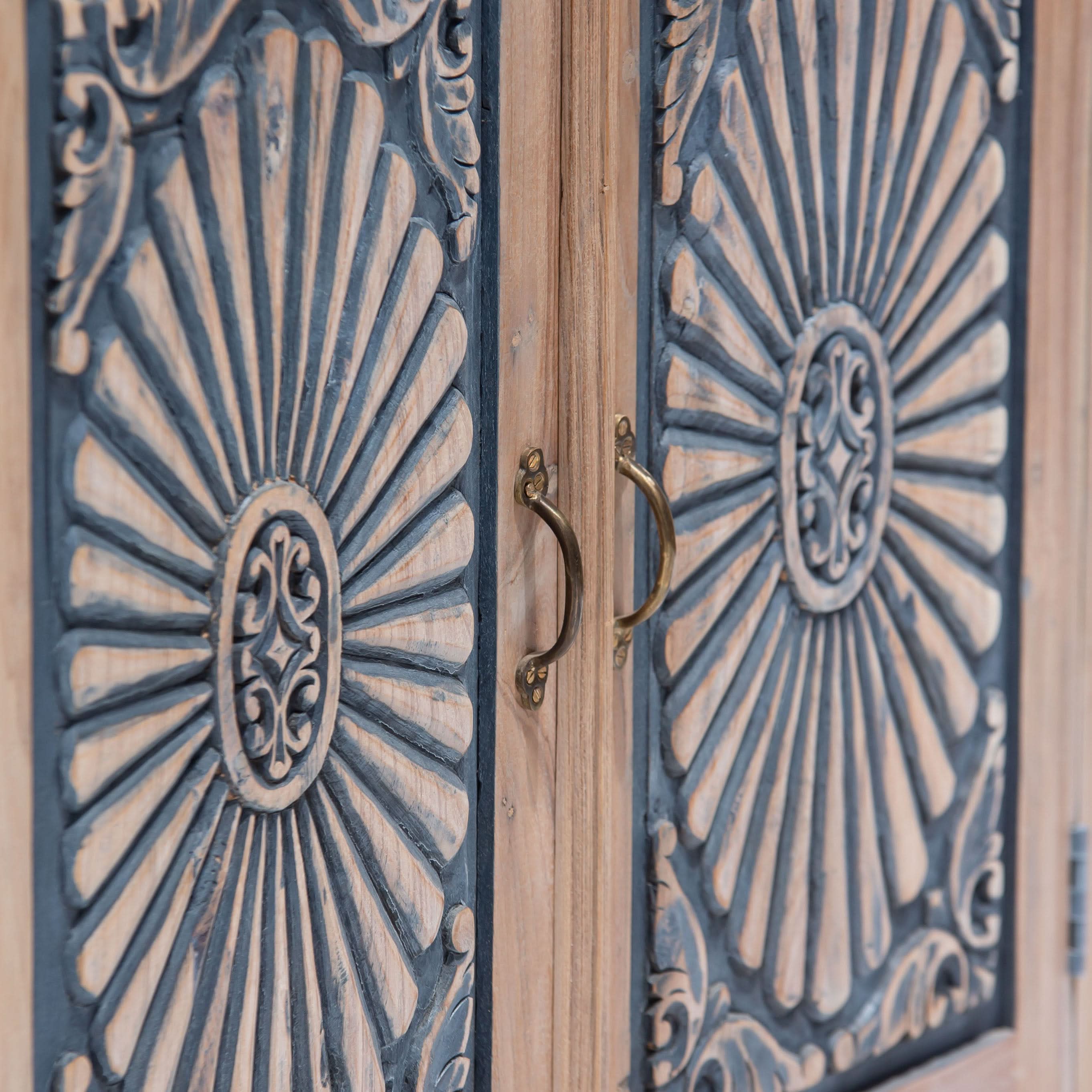 CHARLORE WOODEN SIDEBOARD - Art and craft furniture