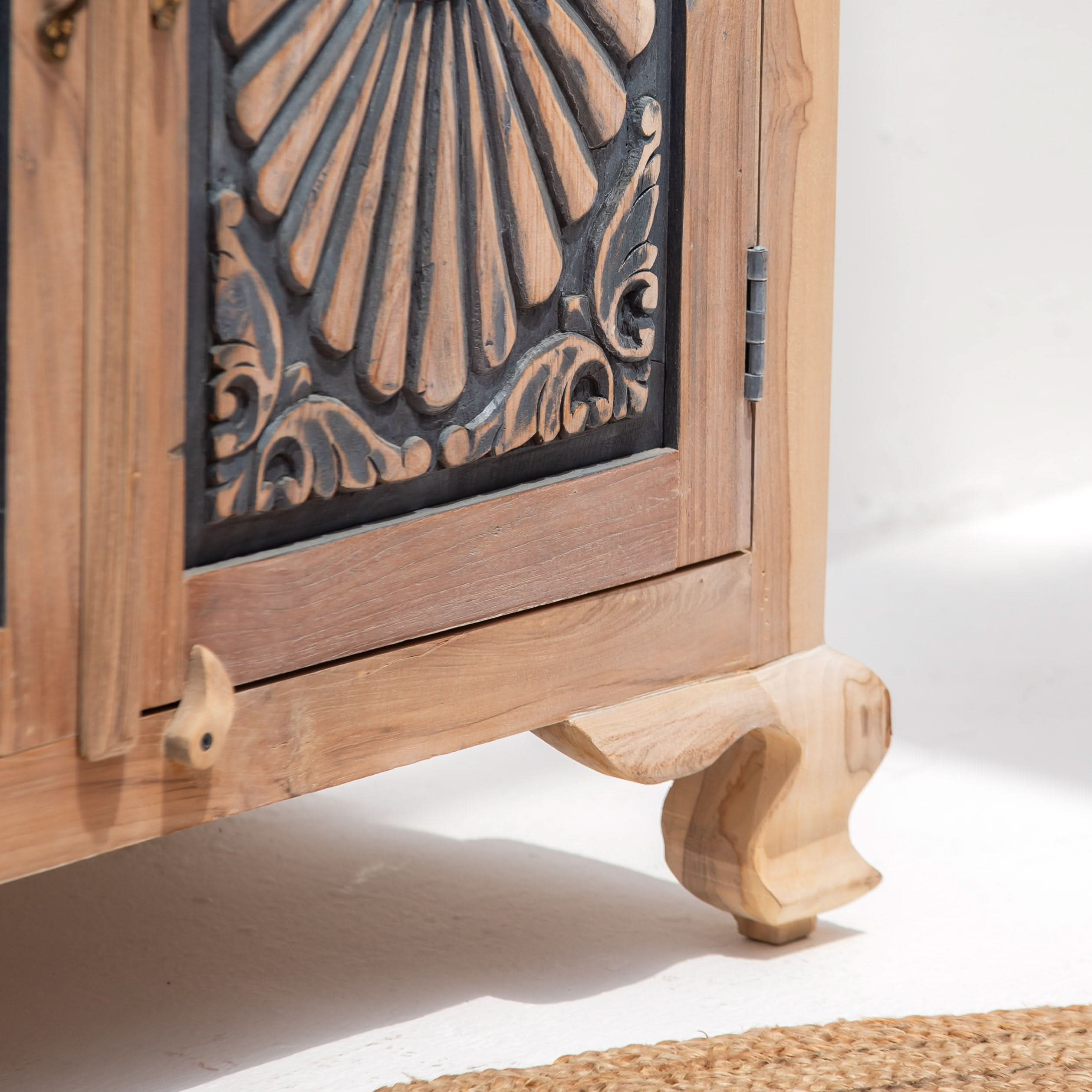 CHARLORE WOODEN SIDEBOARD - Art and craft furniture
