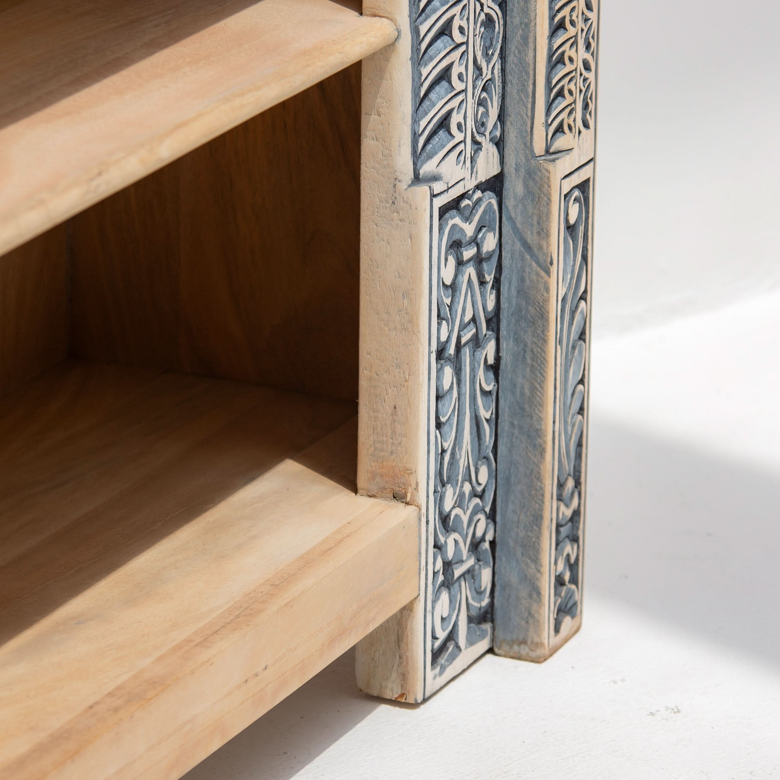 CHARLORE WOODEN BOOKSHELF - Art and craft furniture