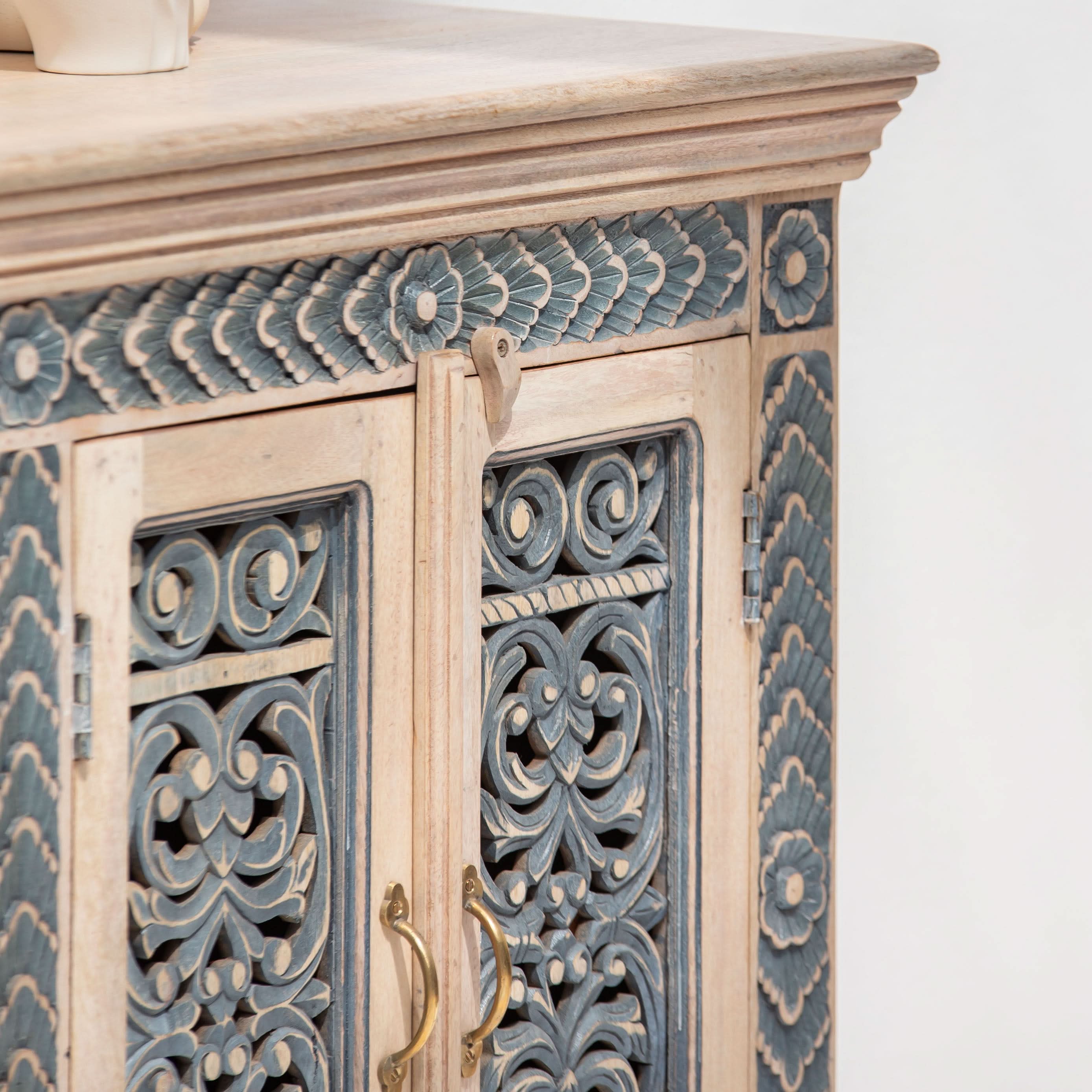 CHARLORE WOODEN SIDEBOARD - Art and craft furniture