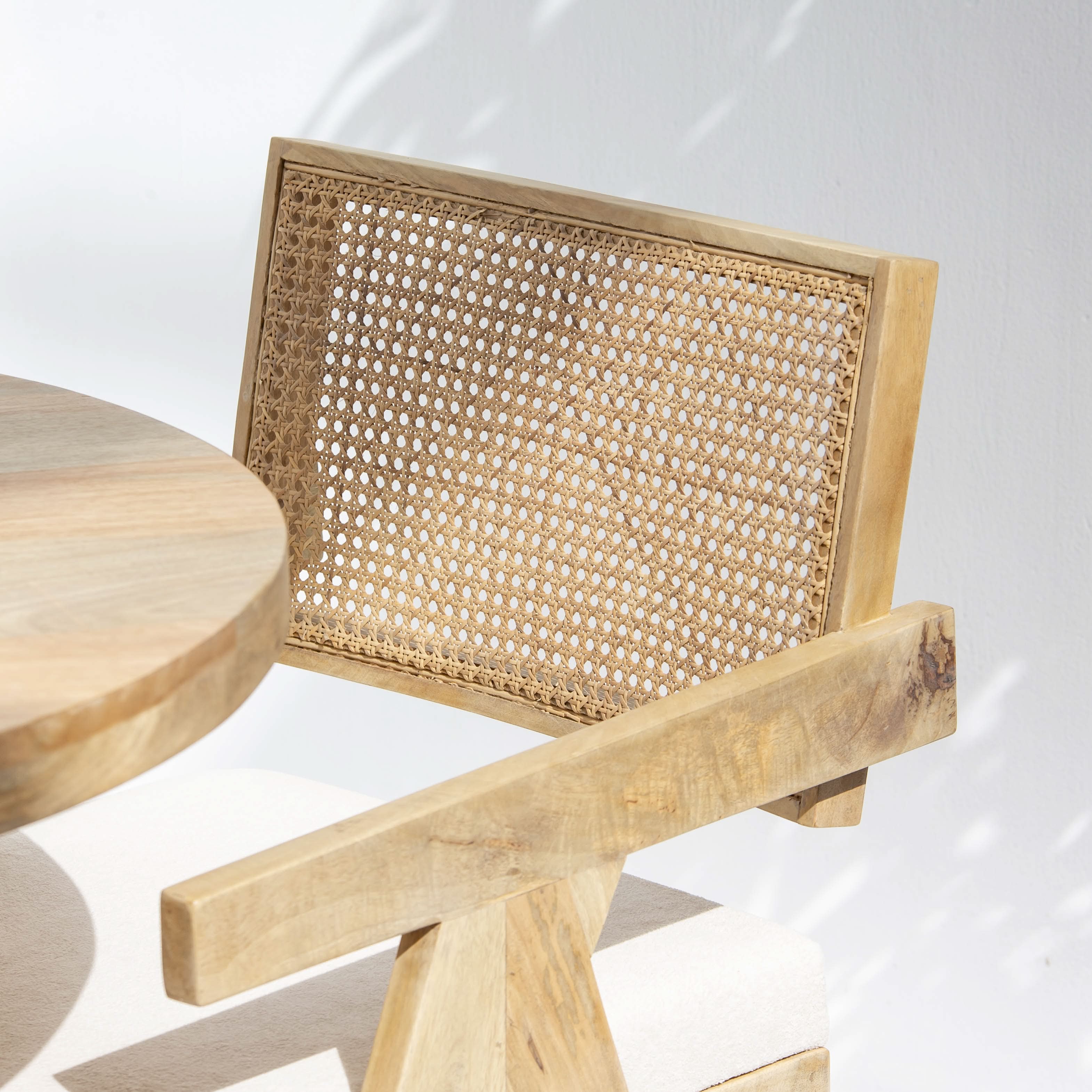 CANOVIA CANE CHAIR WITH ARMS - Art and craft furniture