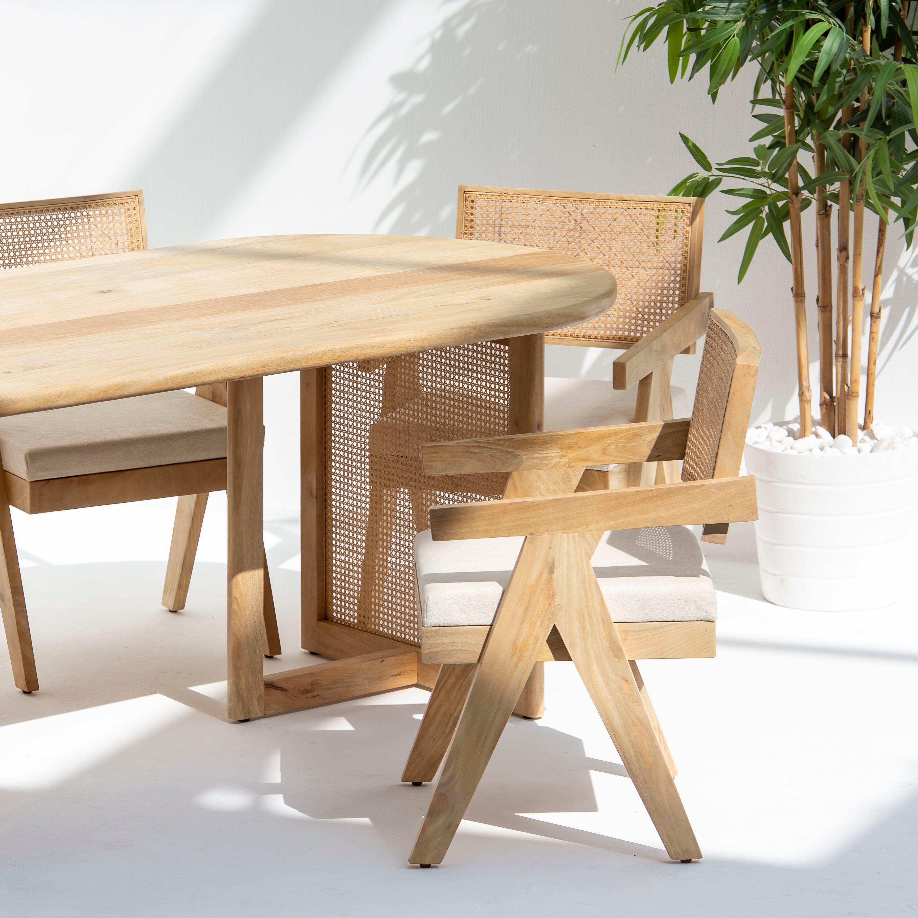 CANOVIA CANE FTD DINING TABLE - Art and craft furniture