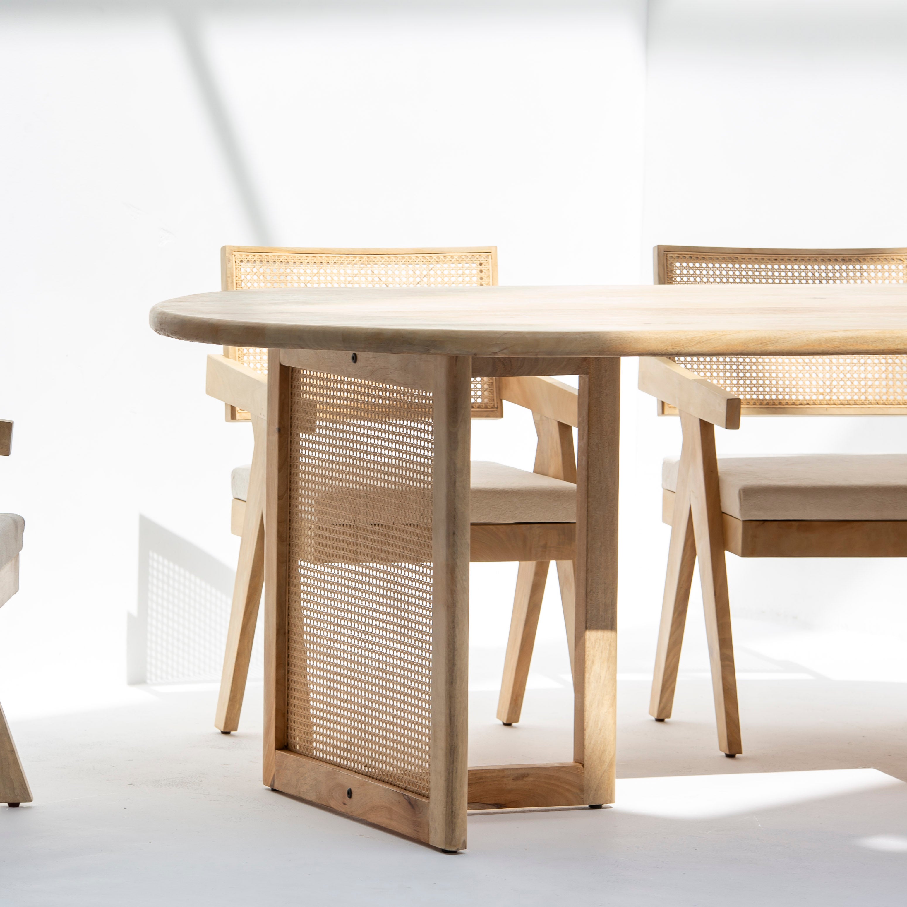 CANOVIA CANE FTD DINING TABLE - Art and craft furniture