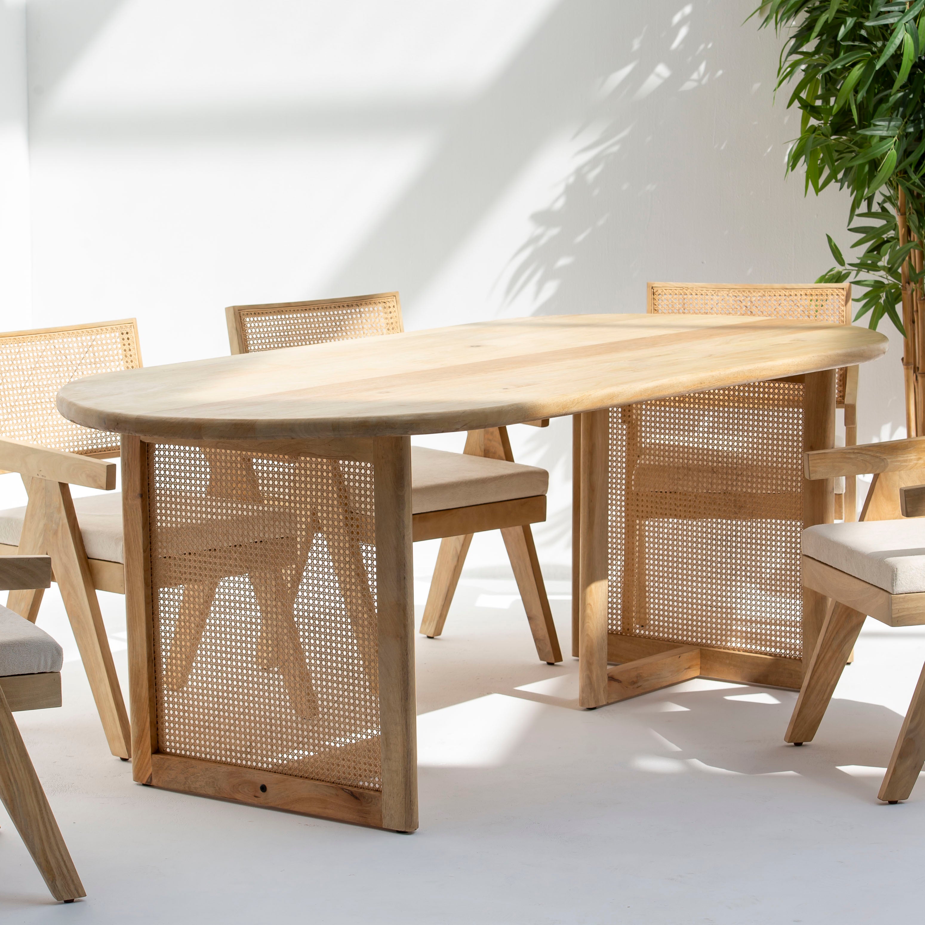 CANOVIA CANE FTD DINING TABLE - Art and craft furniture