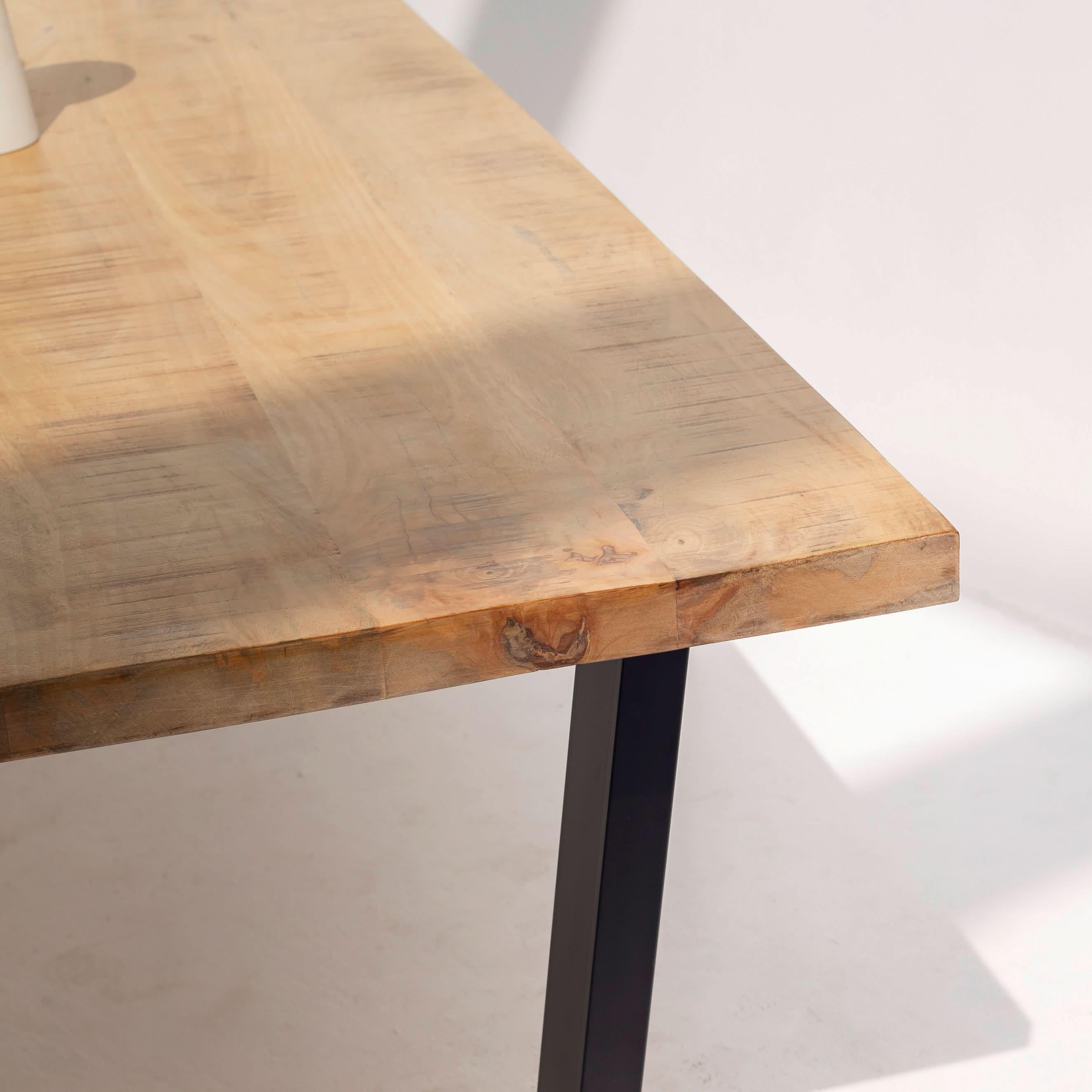 MANGO AURA DINING TABLE - Art and craft furniture