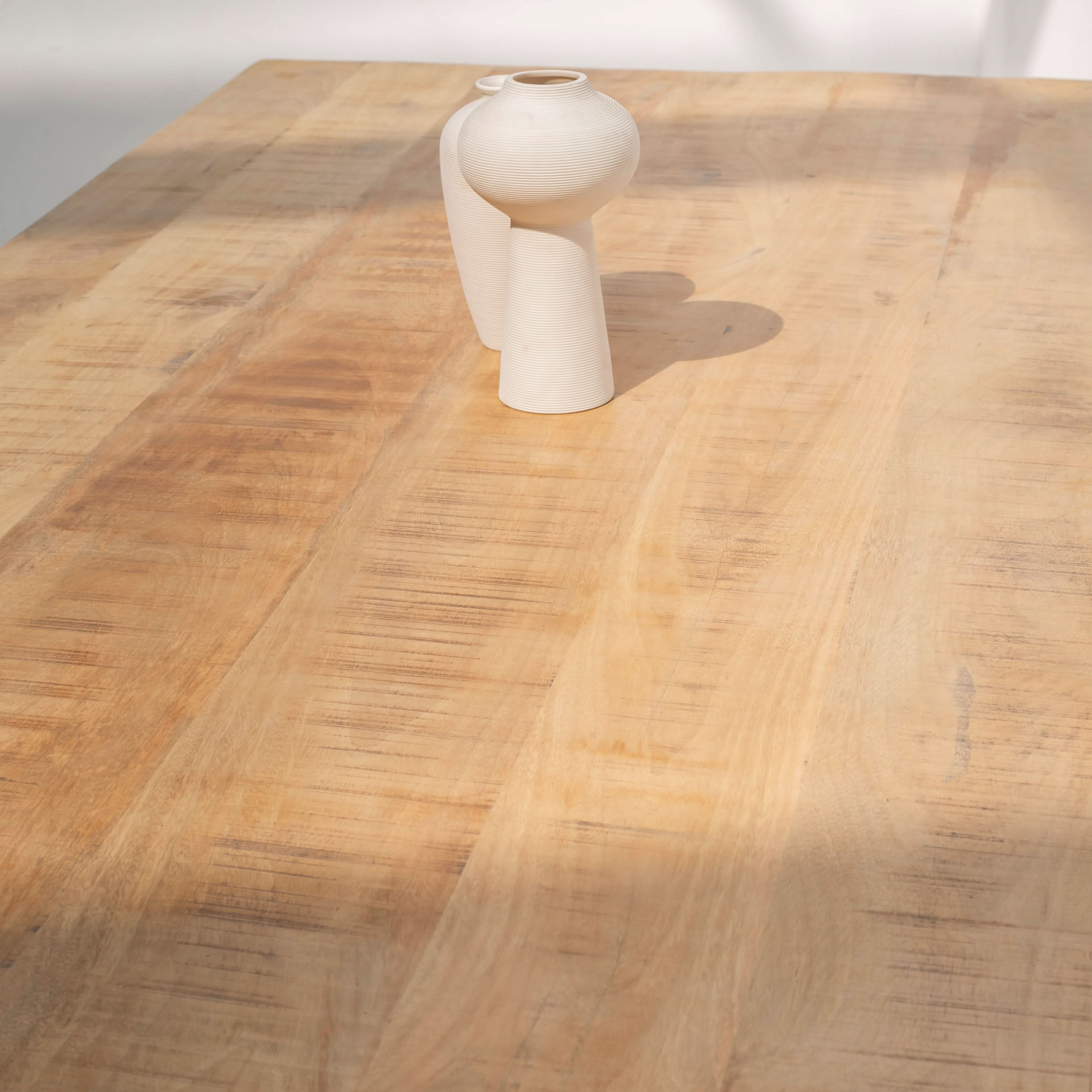 MANGO AURA DINING TABLE - Art and craft furniture