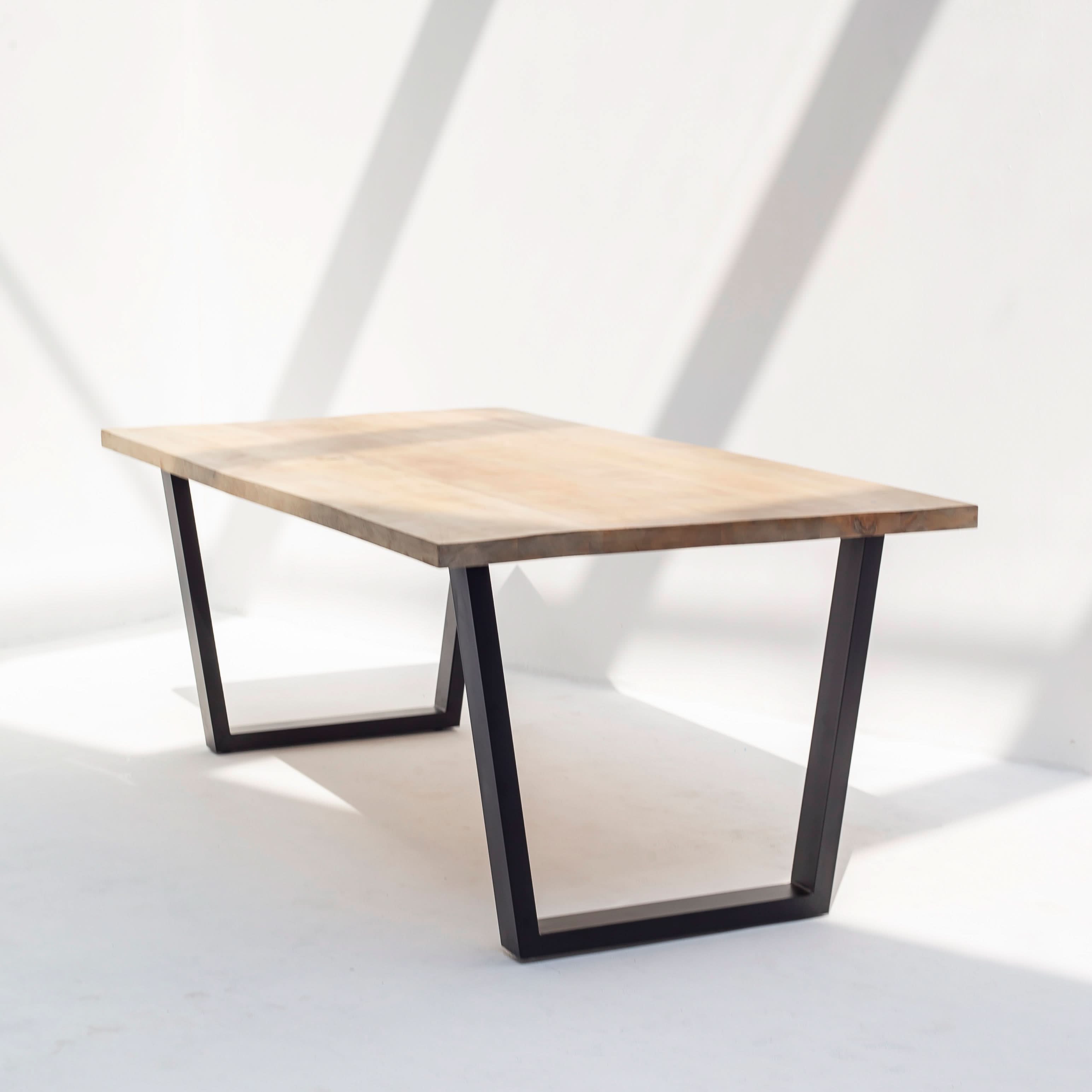 MANGO AURA DINING TABLE - Art and craft furniture