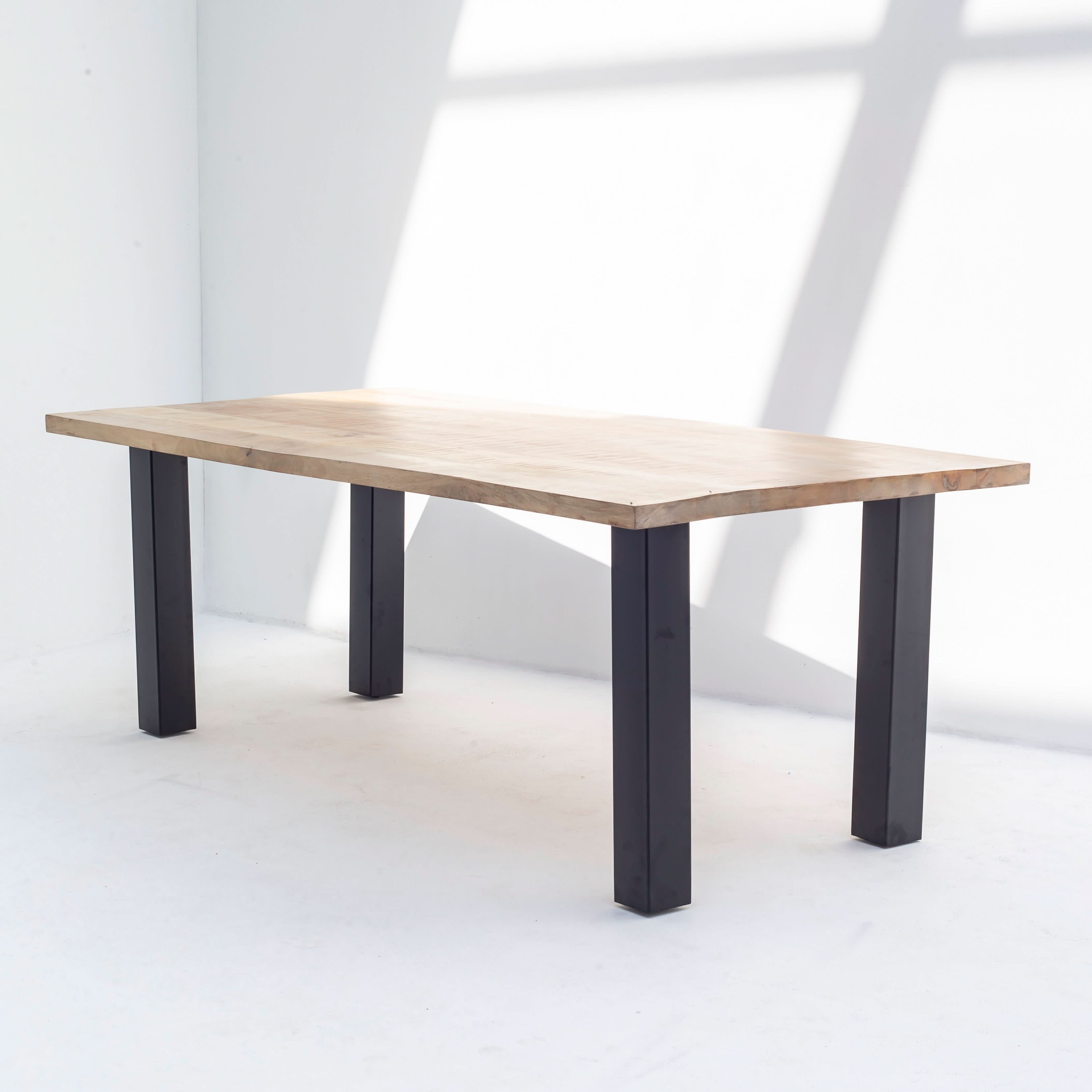 MANGO AURA DINING TABLE - Art and craft furniture